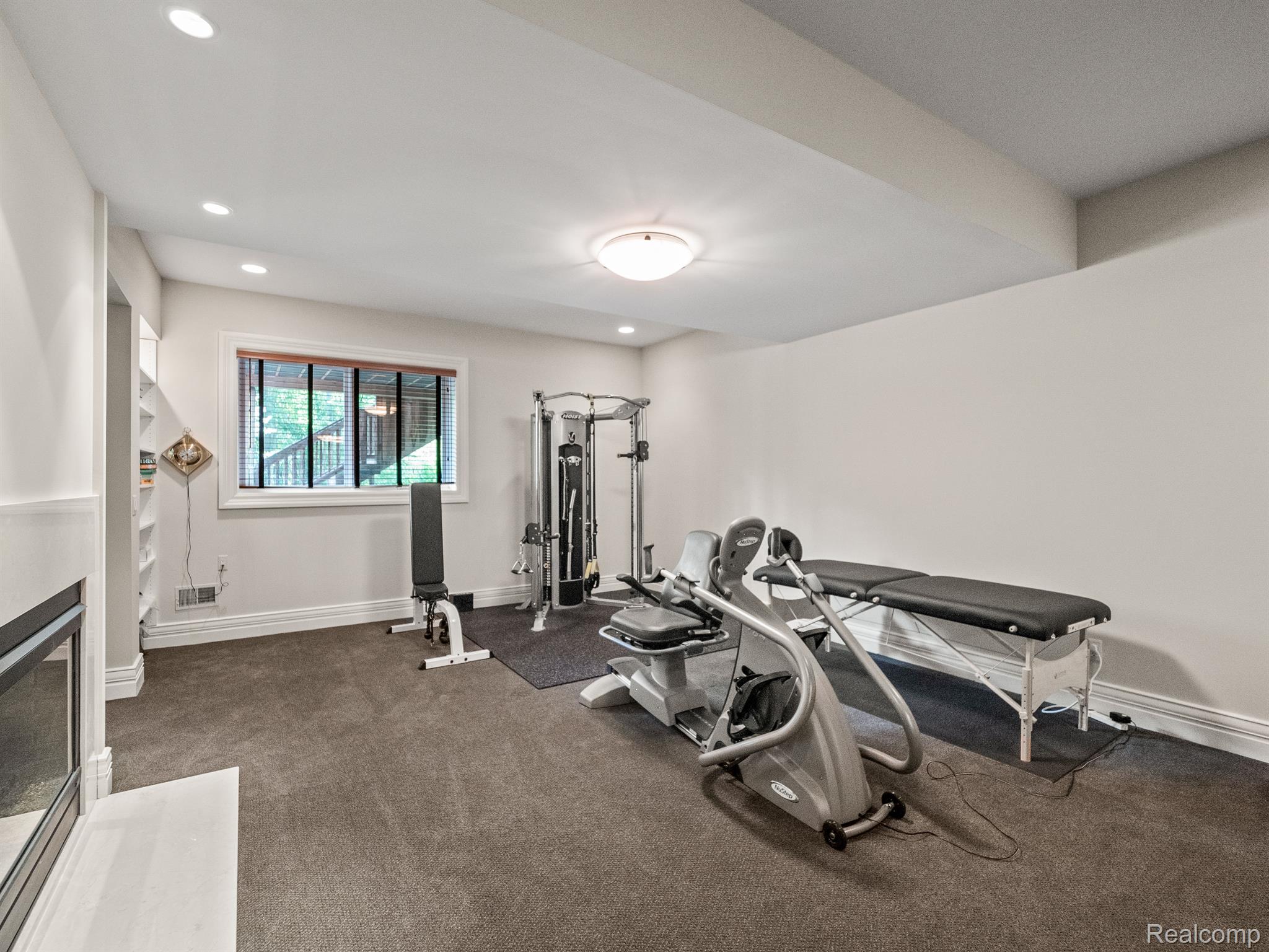 548 BARRINGTON Court