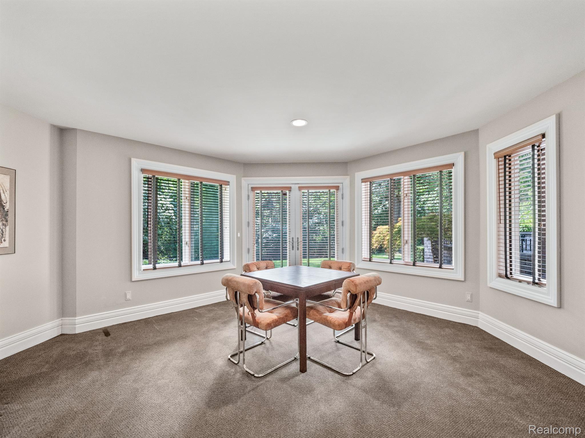 548 BARRINGTON Court