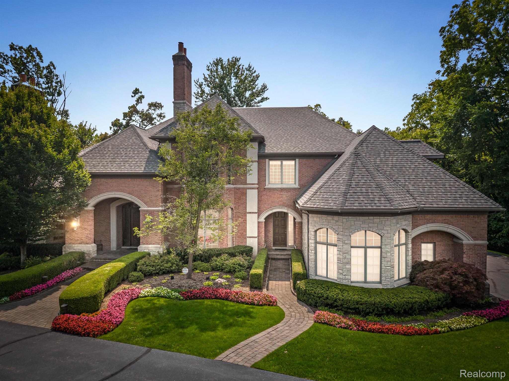 548 BARRINGTON Court