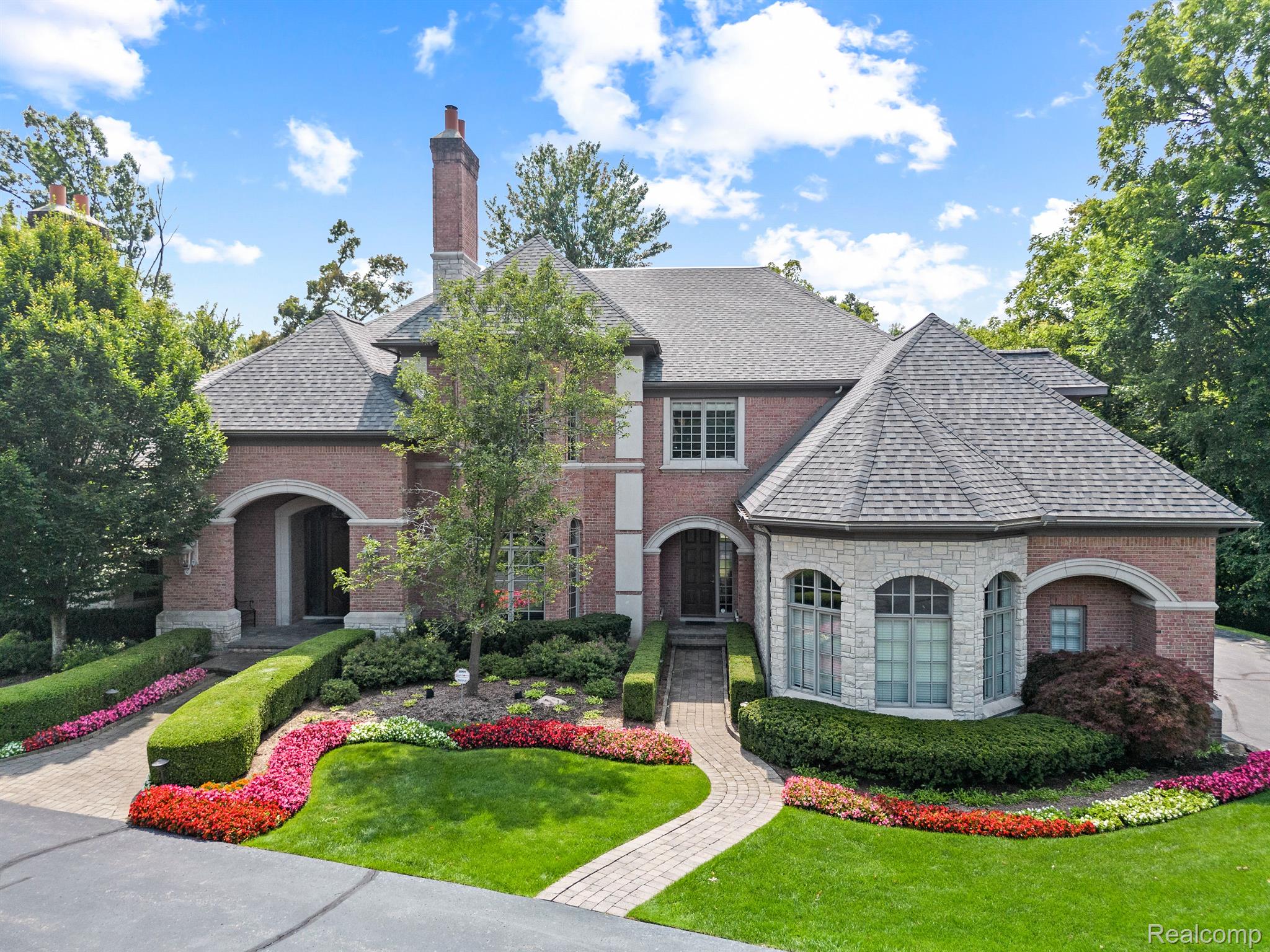 548 BARRINGTON Court