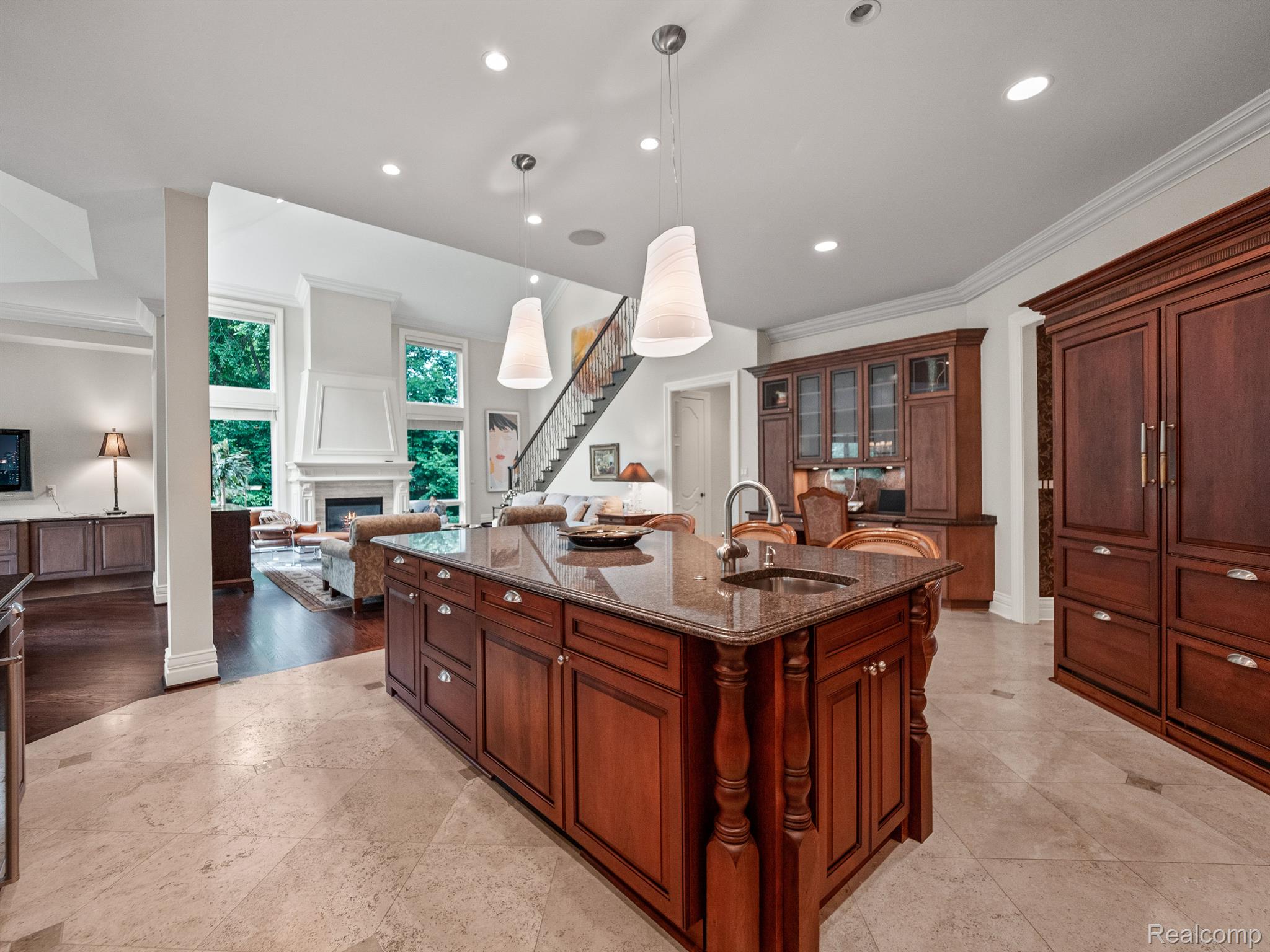 548 BARRINGTON Court