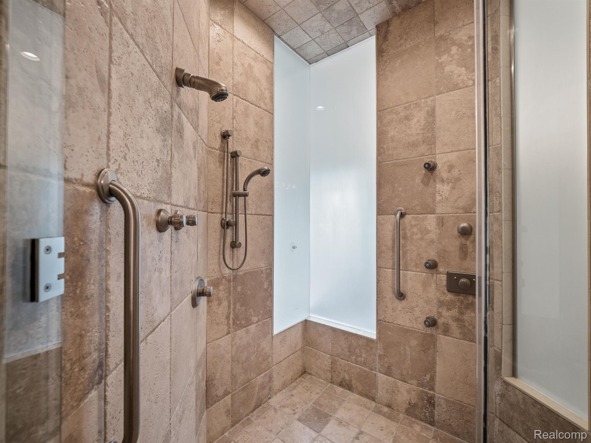 548 BARRINGTON Court