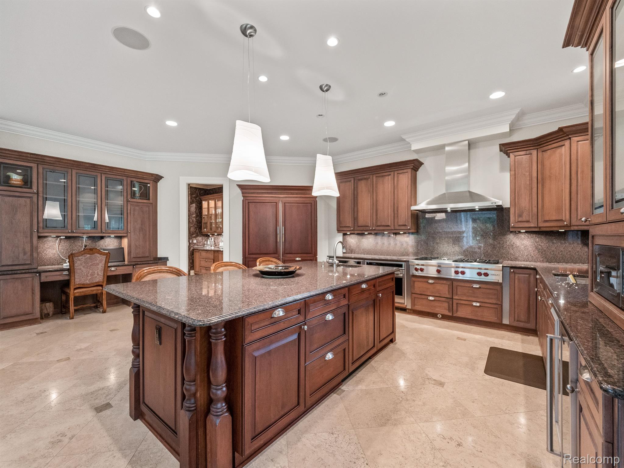 548 BARRINGTON Court