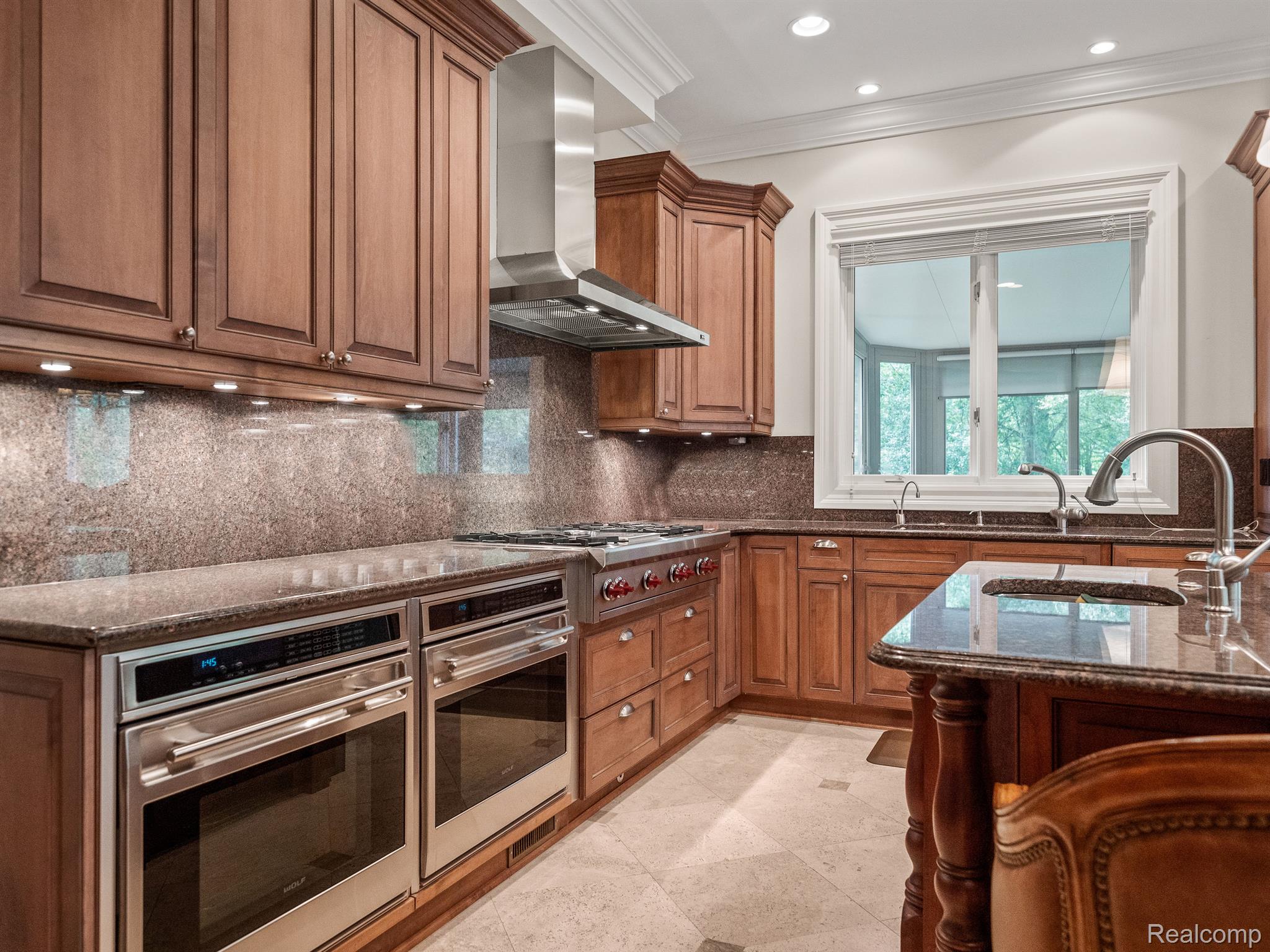 548 BARRINGTON Court