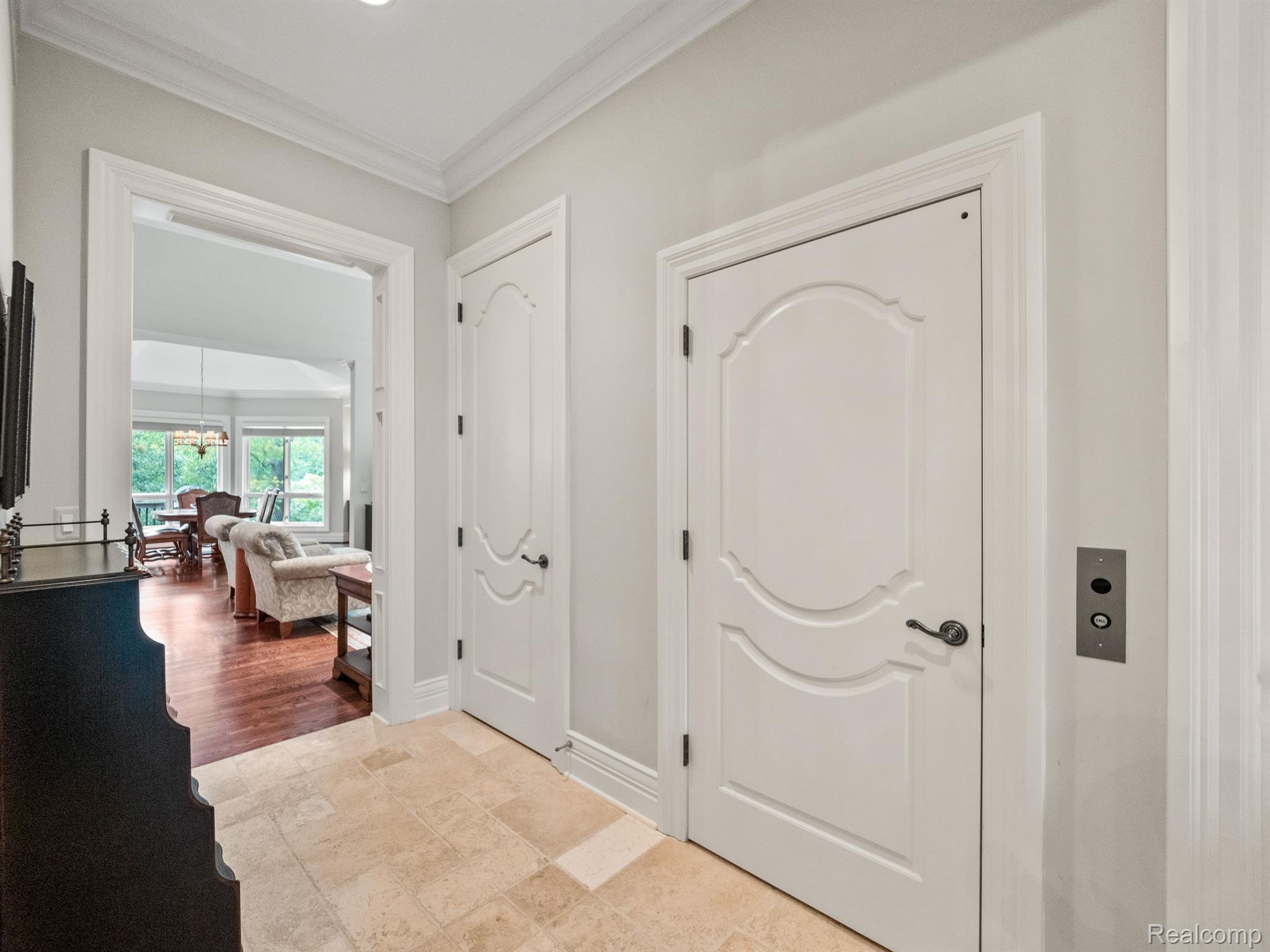 548 BARRINGTON Court