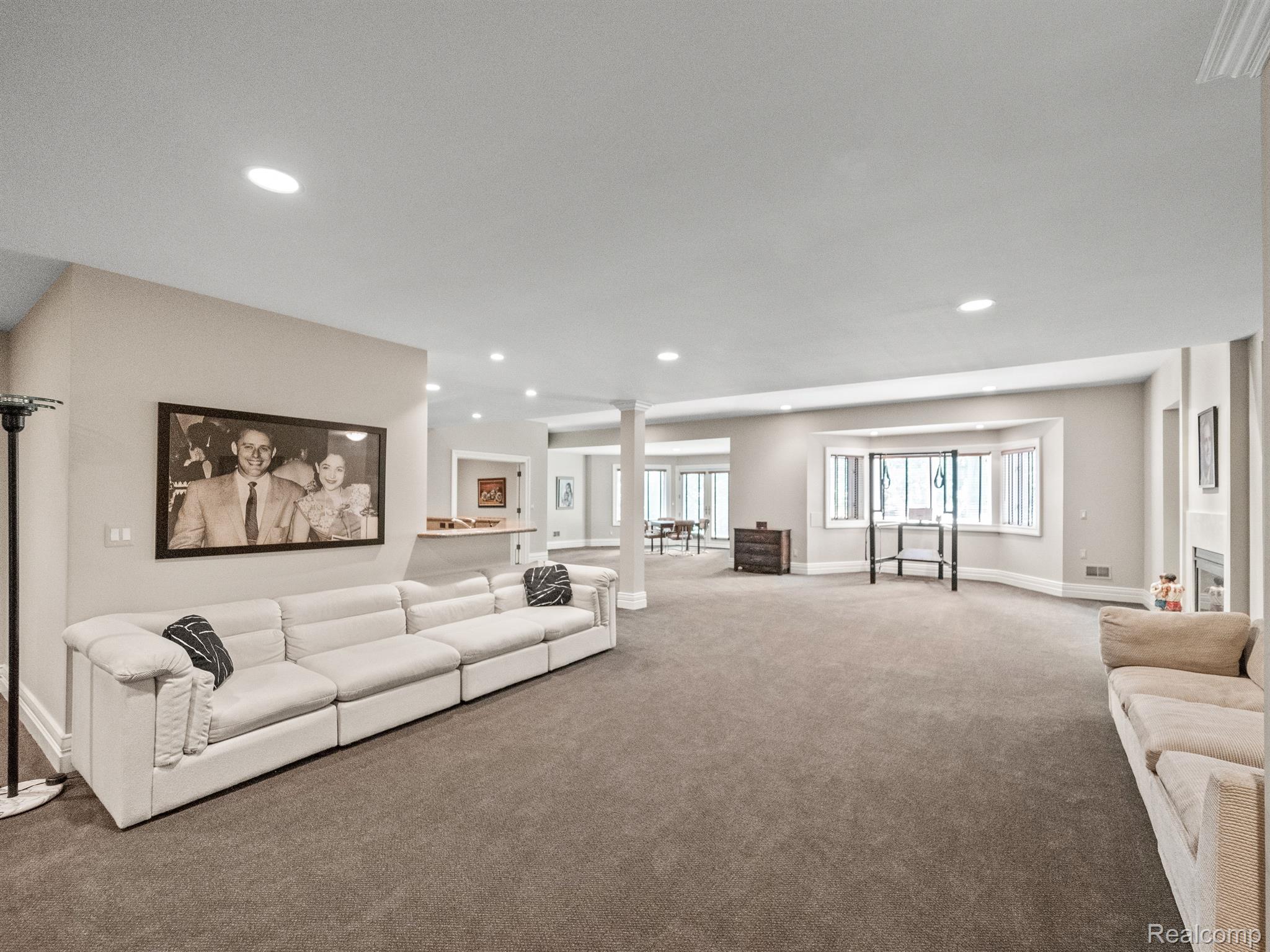 548 BARRINGTON Court