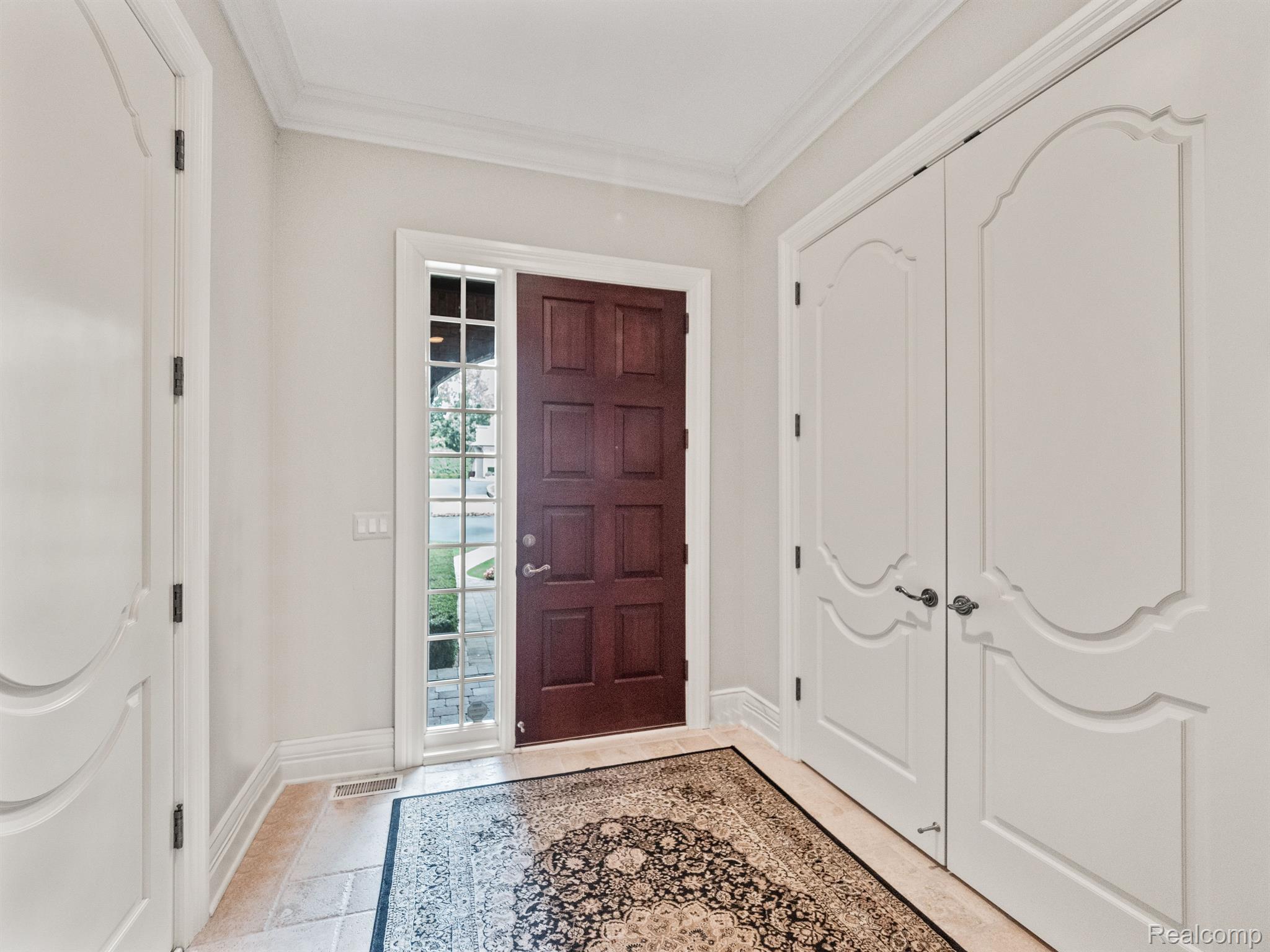 548 BARRINGTON Court