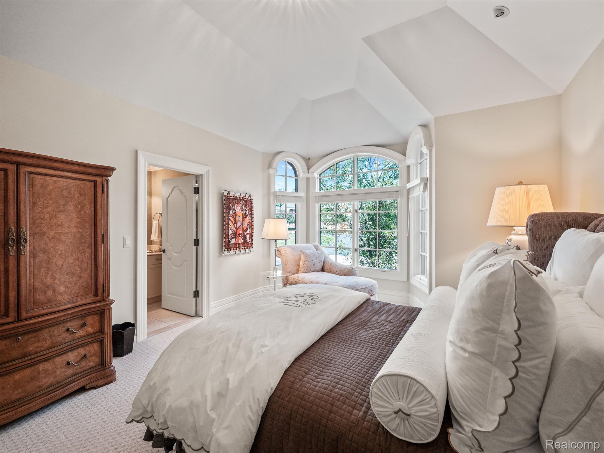 548 BARRINGTON Court