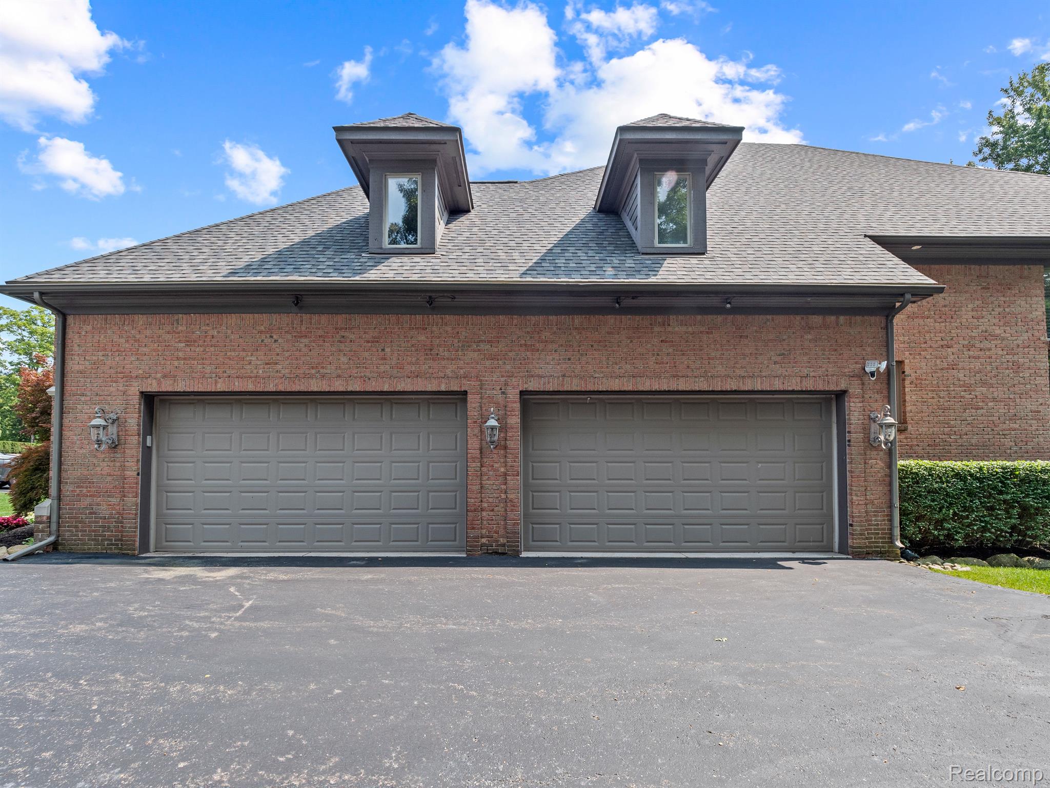 548 BARRINGTON Court