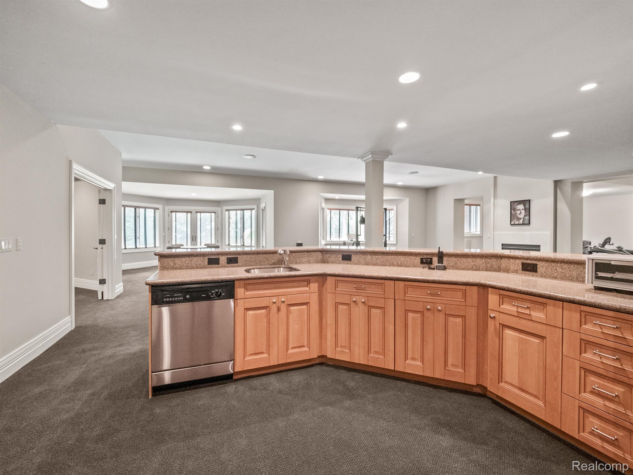 548 BARRINGTON Court