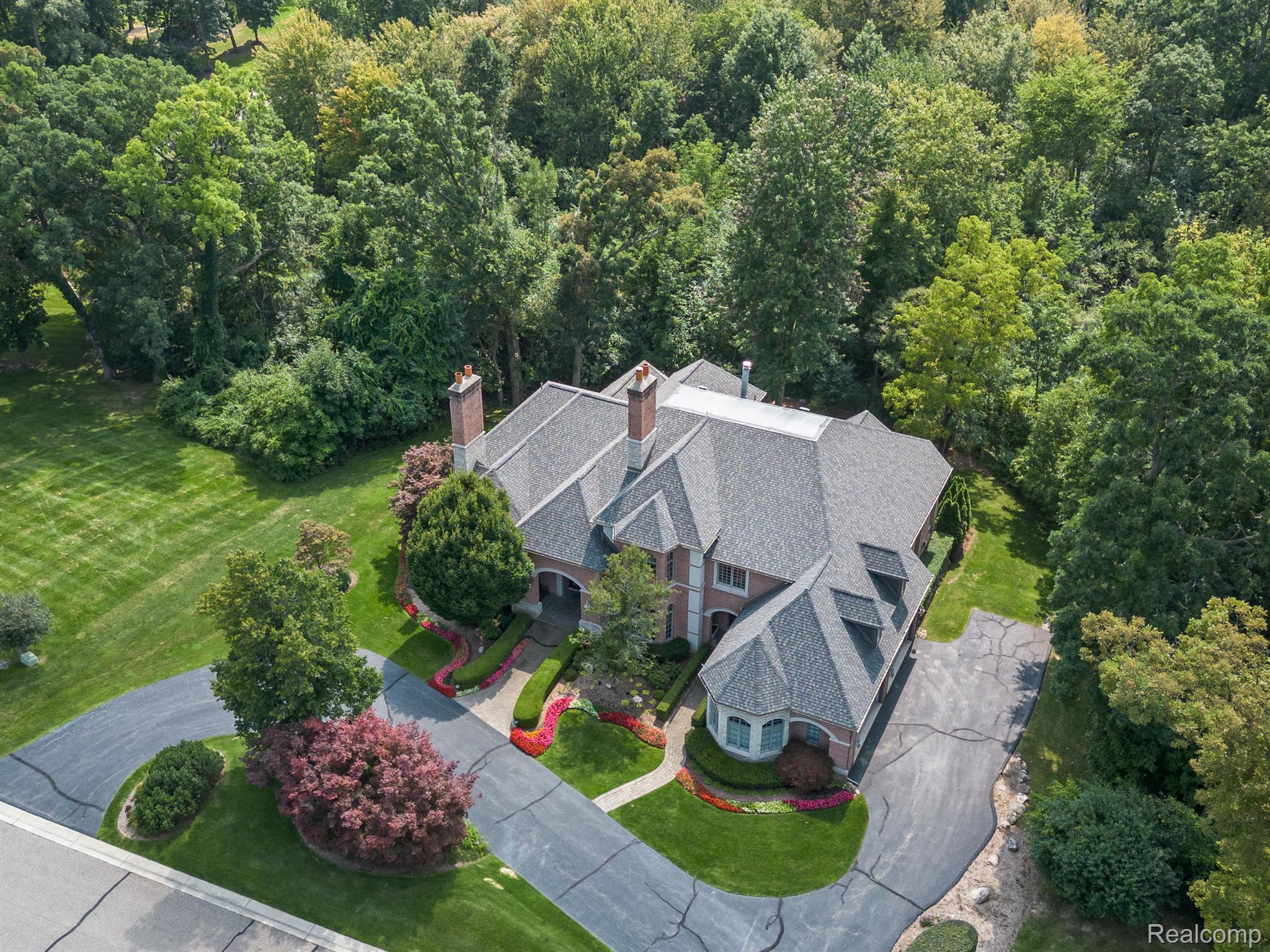 548 BARRINGTON Court