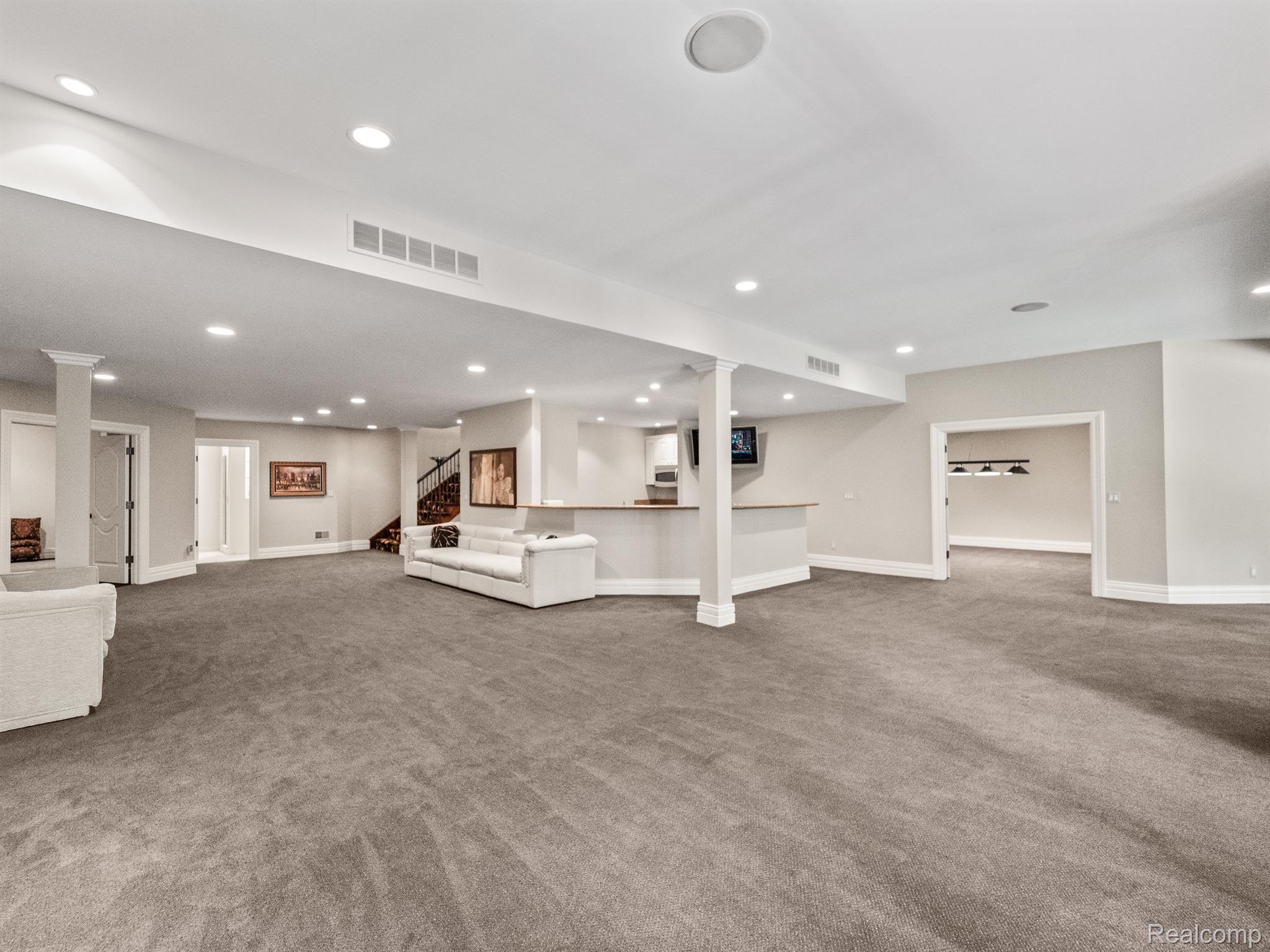 548 BARRINGTON Court