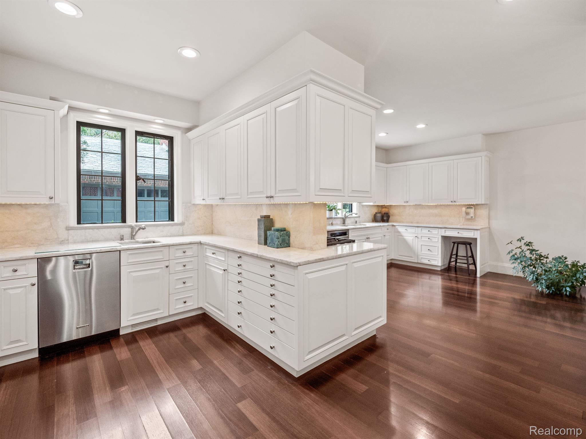 416 HAWTHORNE Street