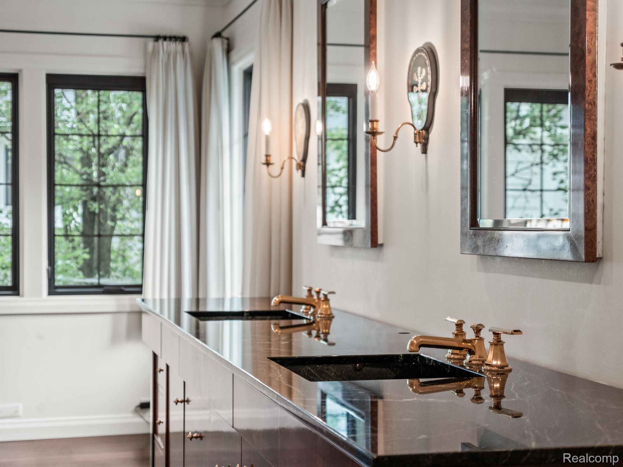 416 HAWTHORNE Street