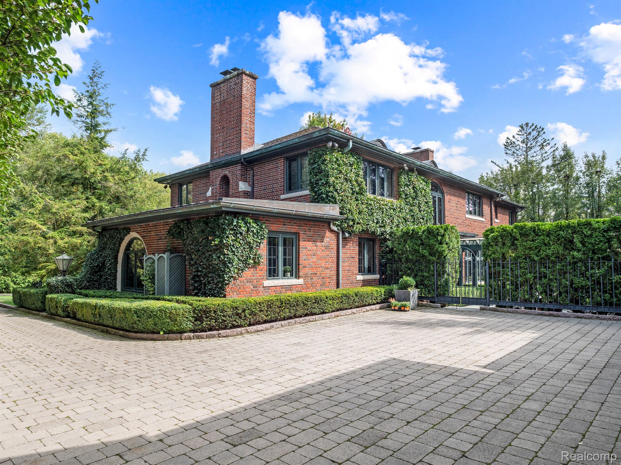 416 HAWTHORNE Street