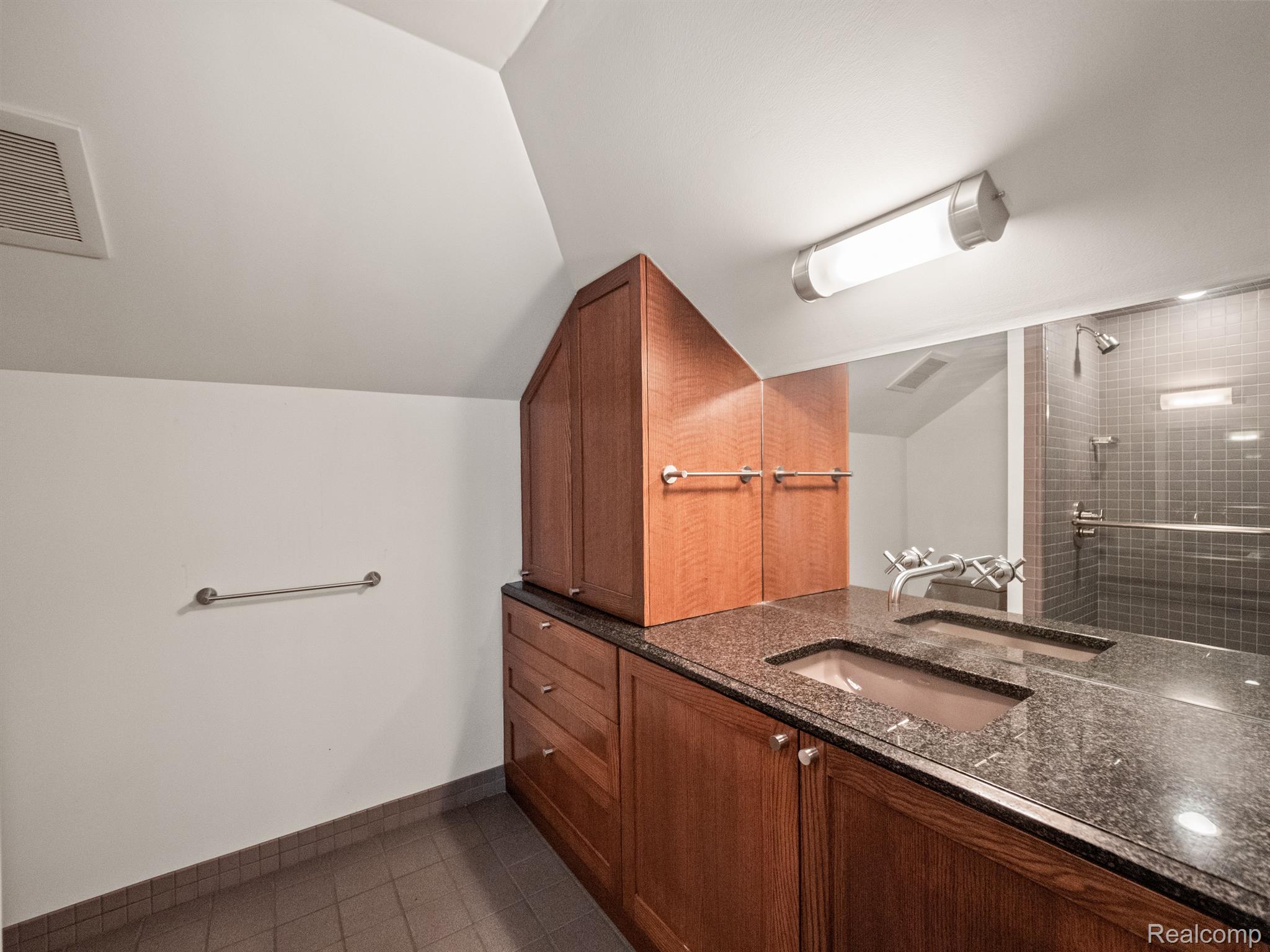 416 HAWTHORNE Street