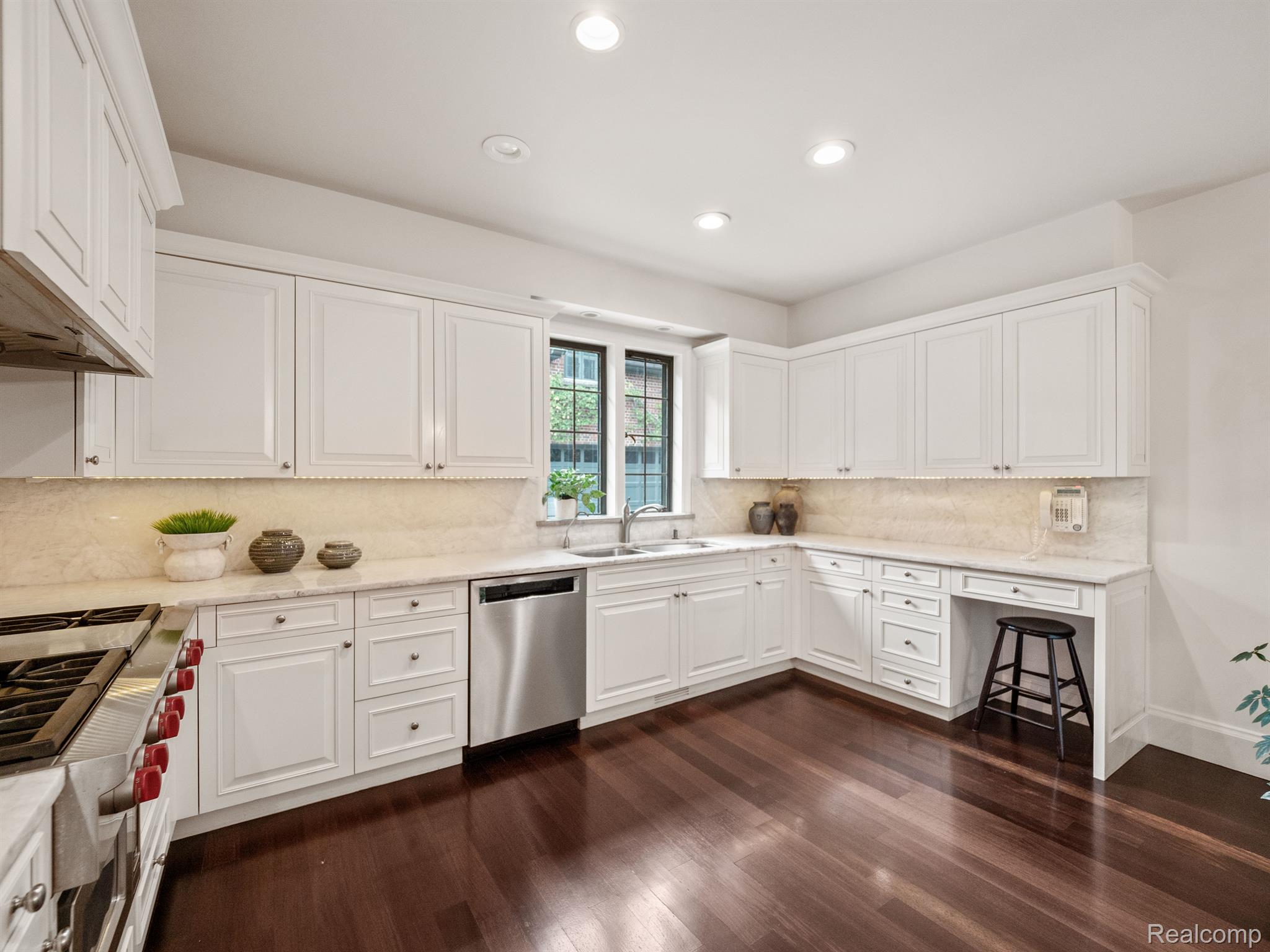 416 HAWTHORNE Street