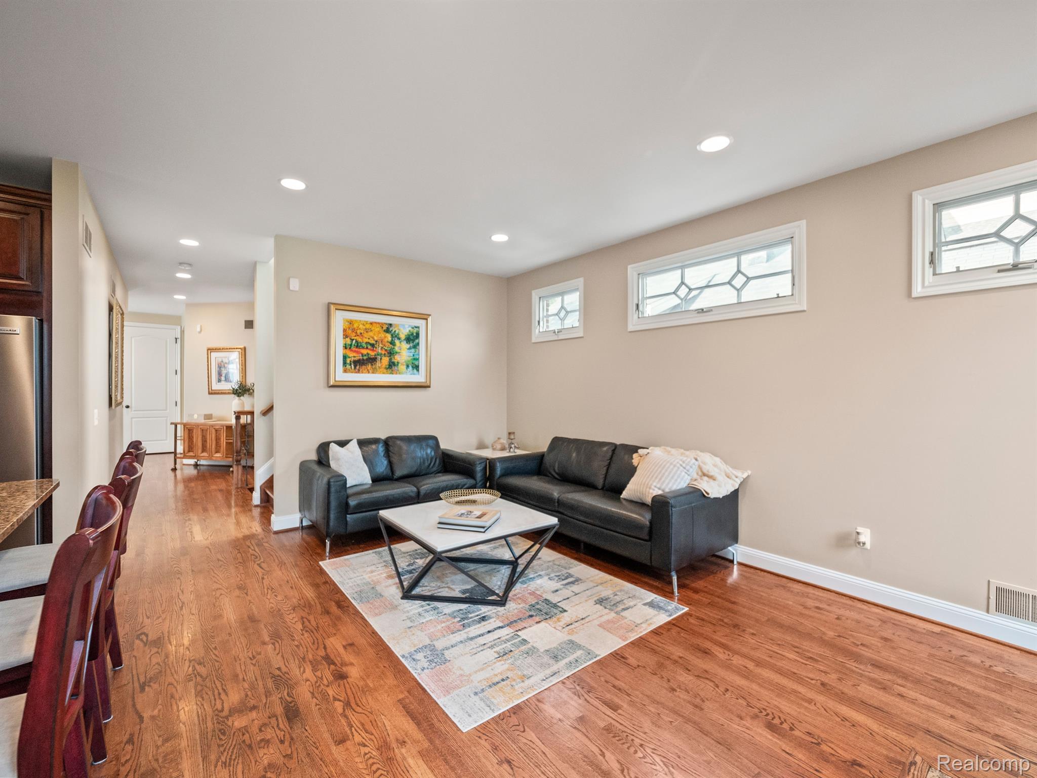 789 CHAPIN Avenue