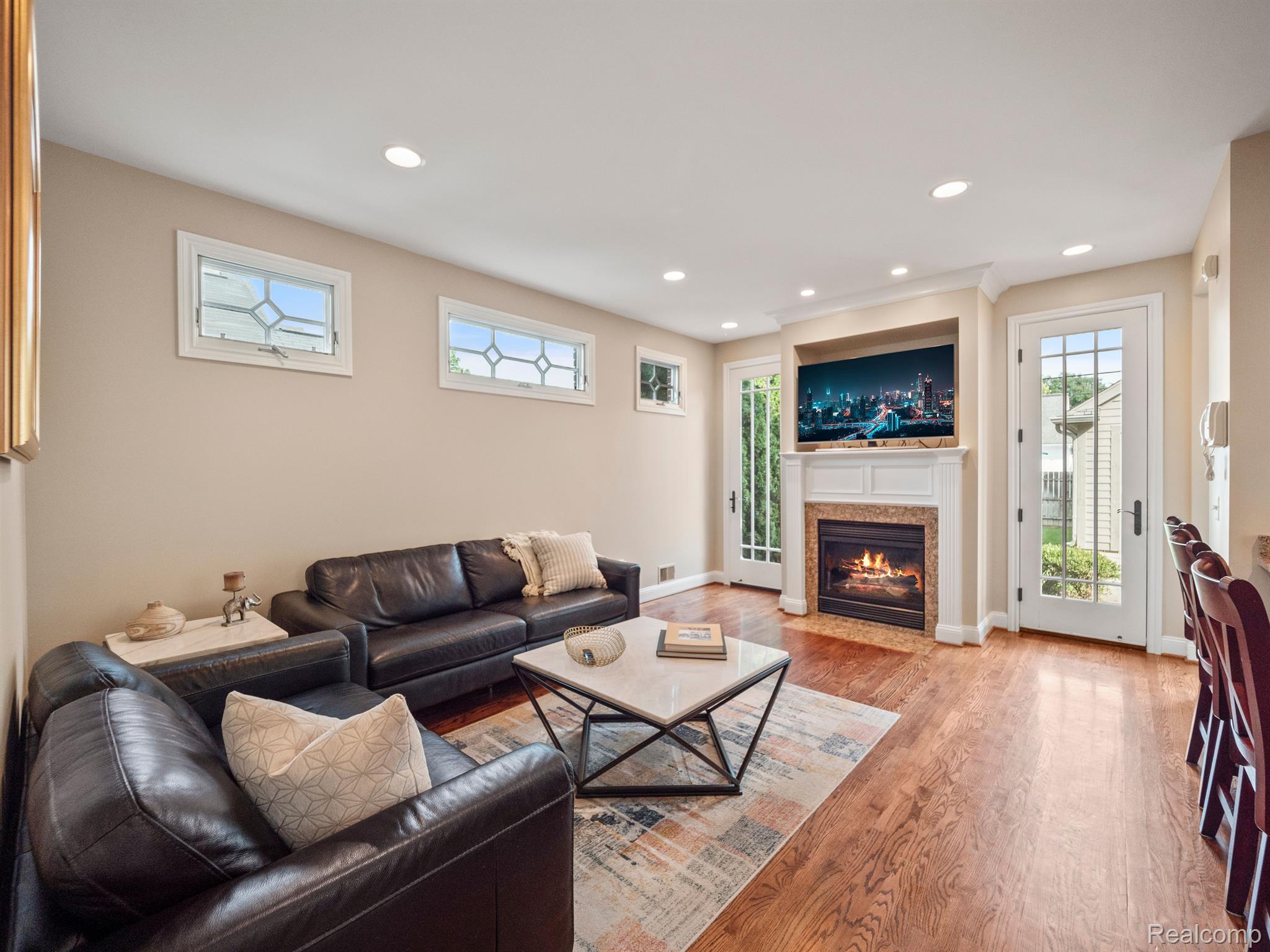 789 CHAPIN Avenue