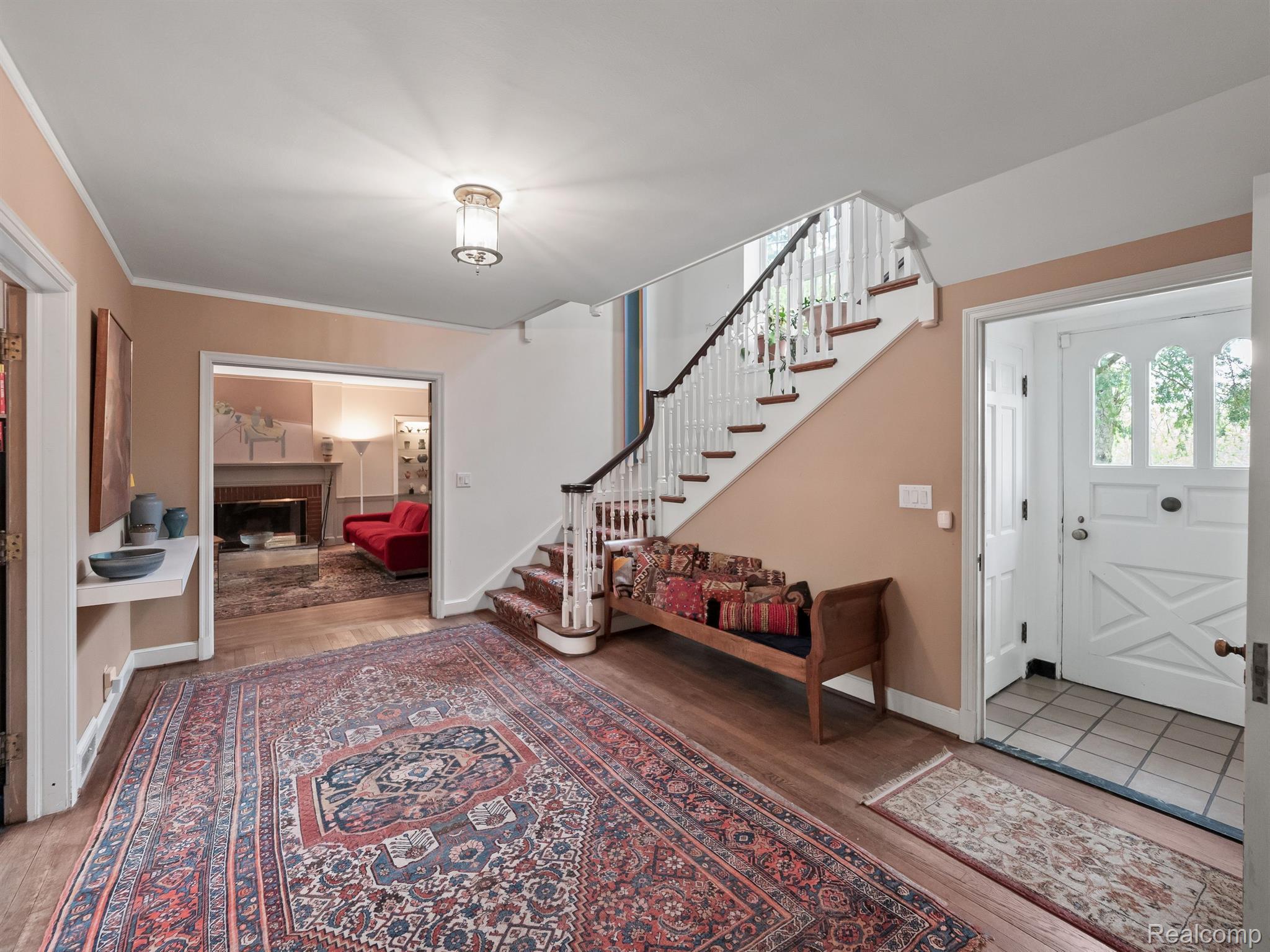 456 LONE PINE Court