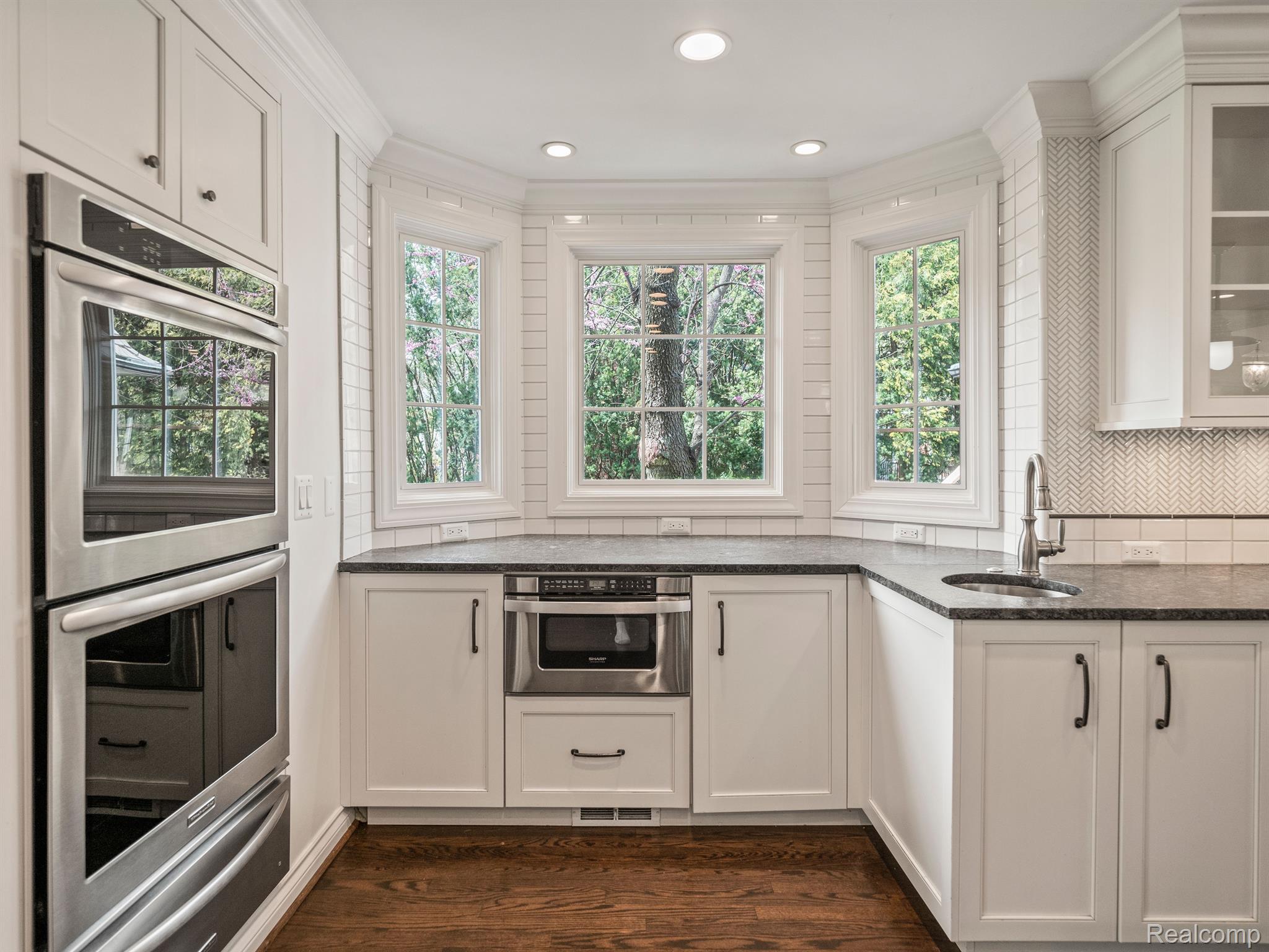 950 WADDINGTON Street