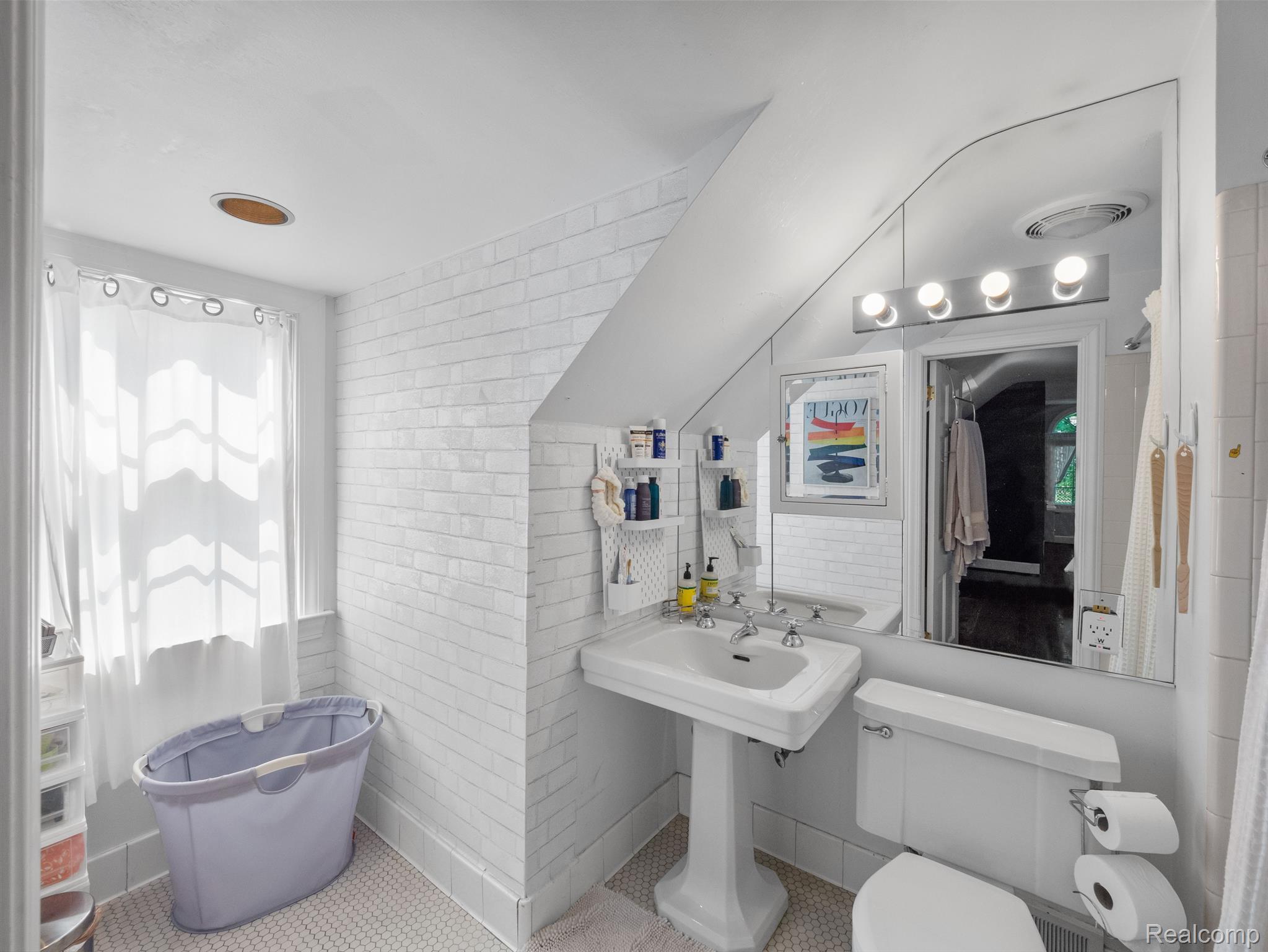 950 WADDINGTON Street