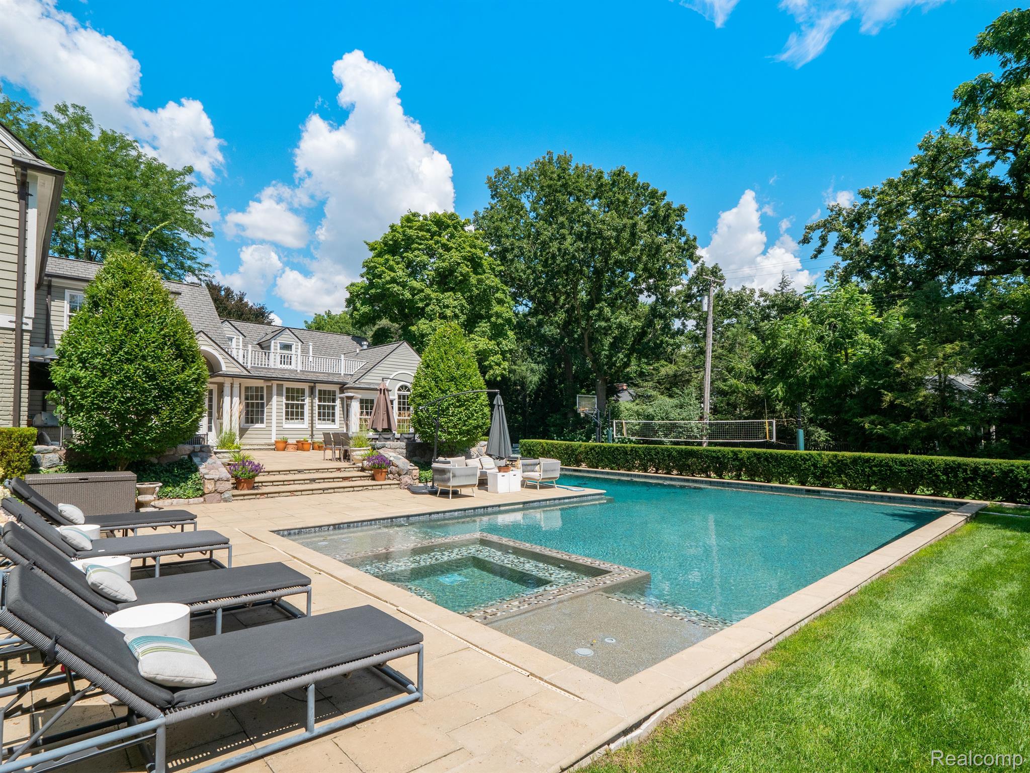 950 WADDINGTON Street