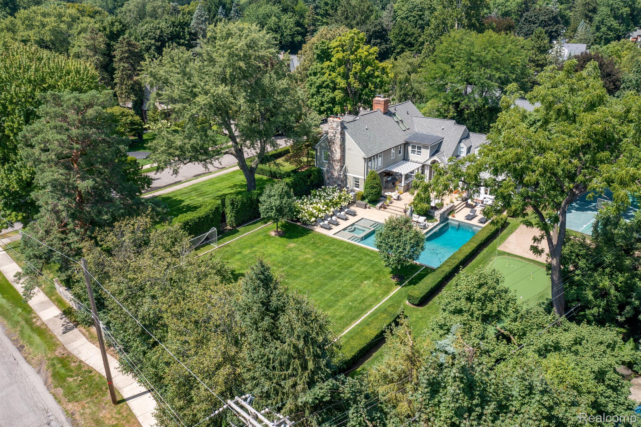 950 WADDINGTON Street