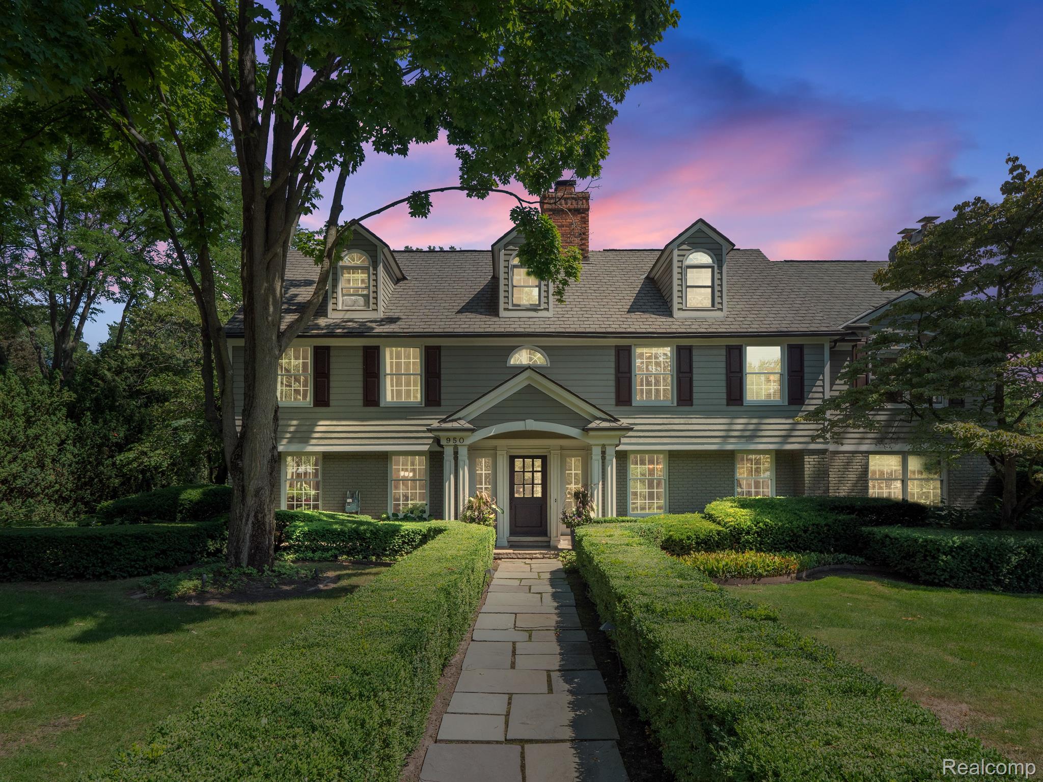 950 WADDINGTON Street