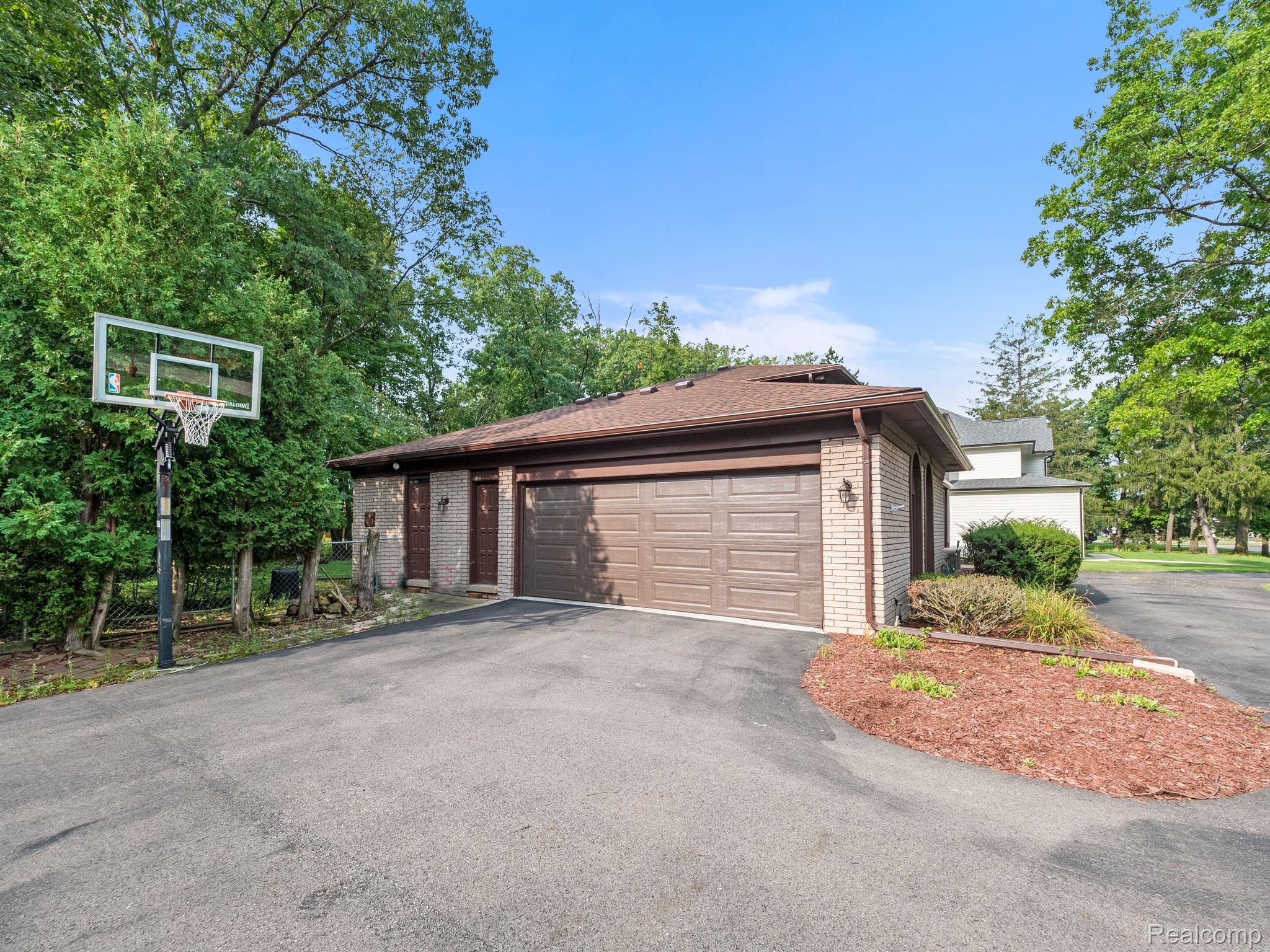 22875 COVENTRY WOODS Lane