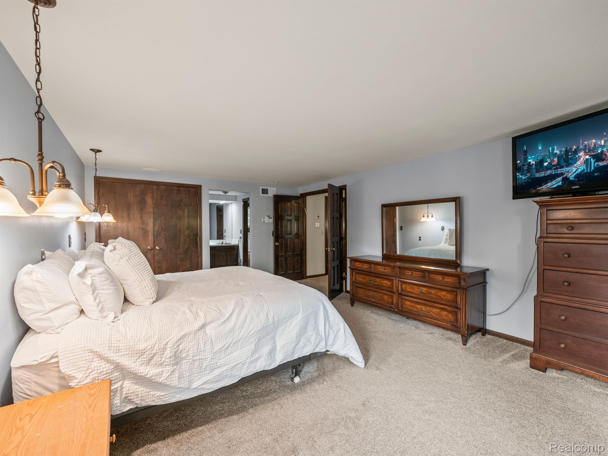 22875 COVENTRY WOODS Lane