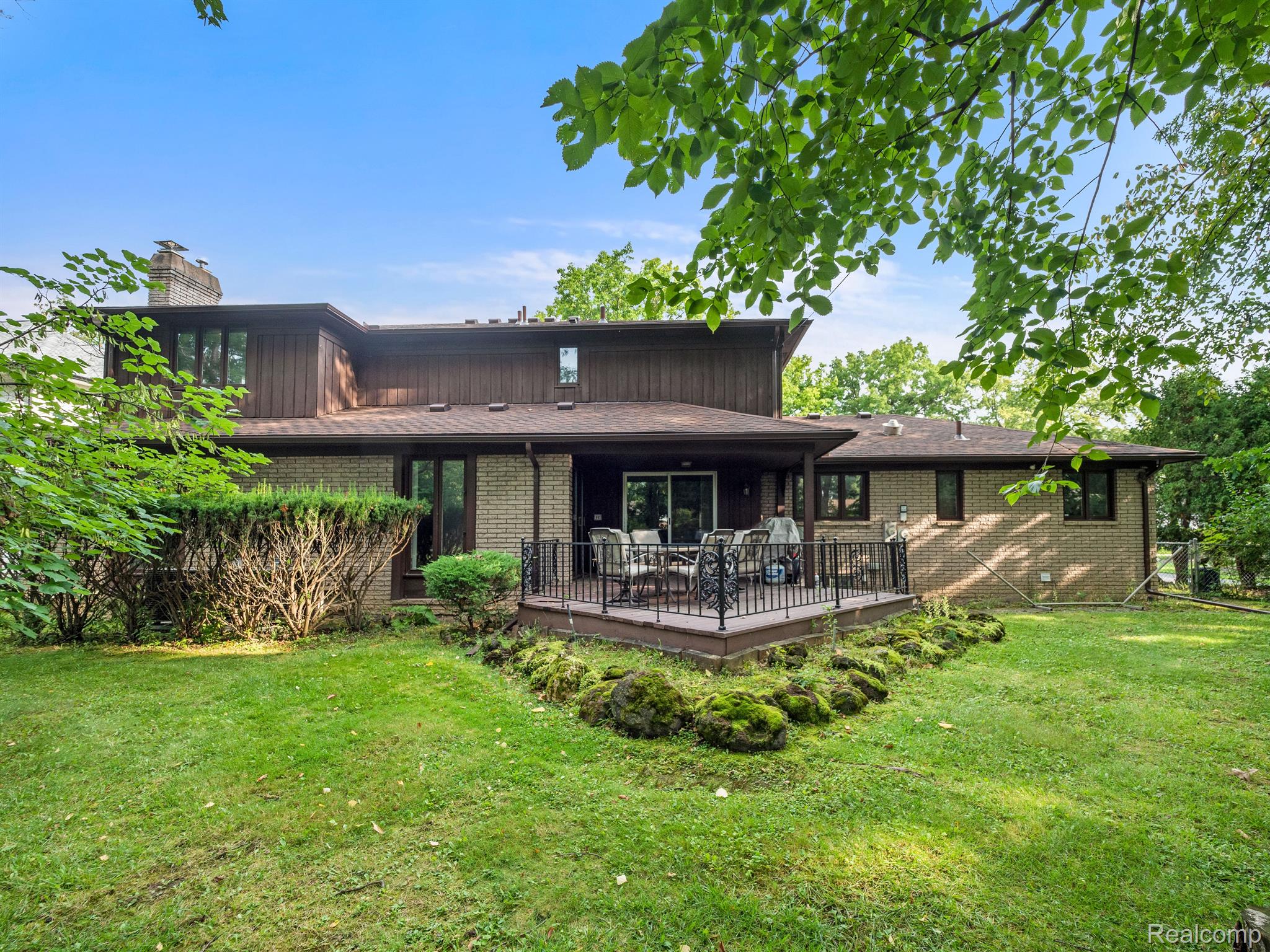 22875 COVENTRY WOODS Lane