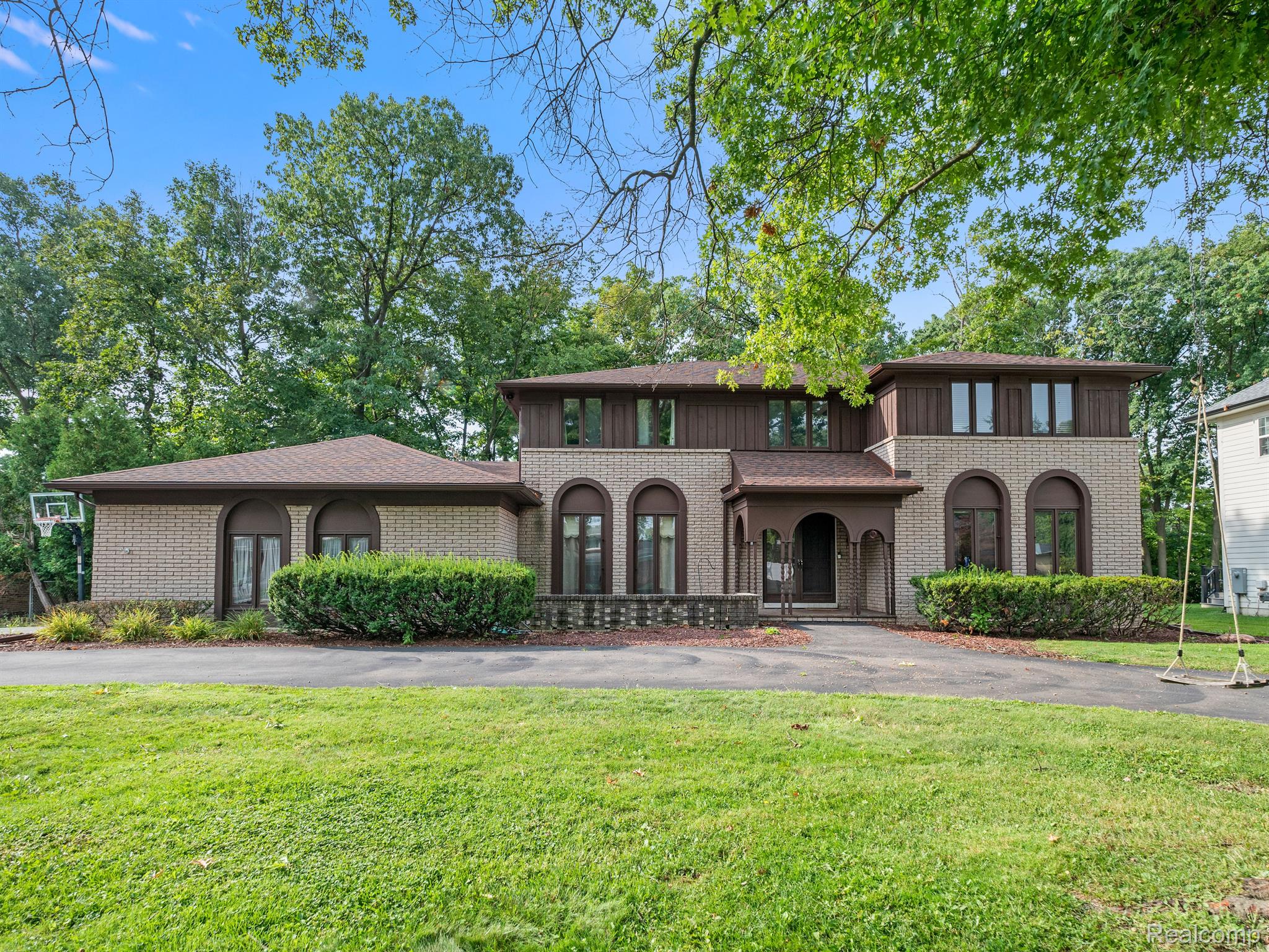 22875 COVENTRY WOODS Lane