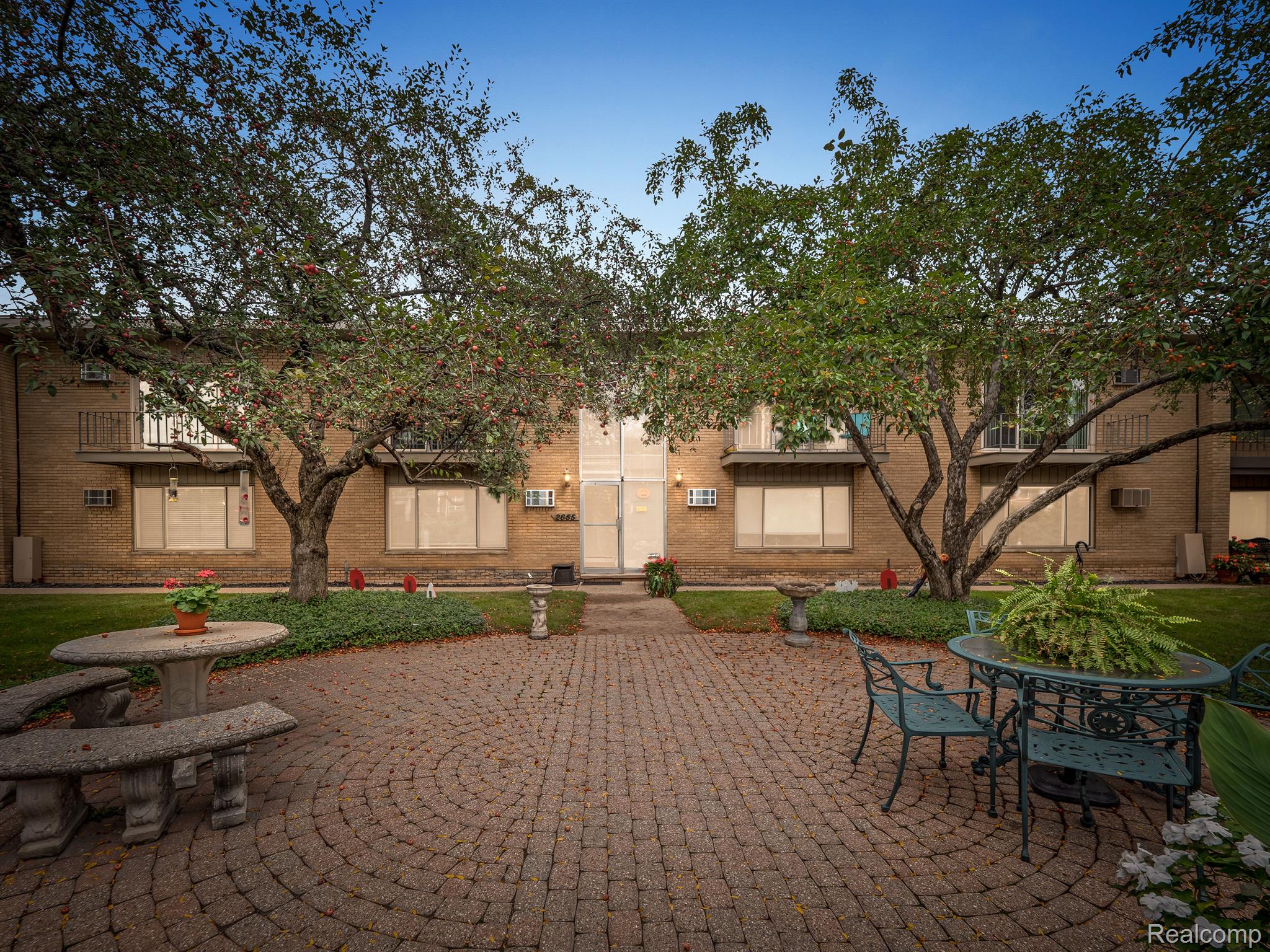 2655 E MAPLE Road 7