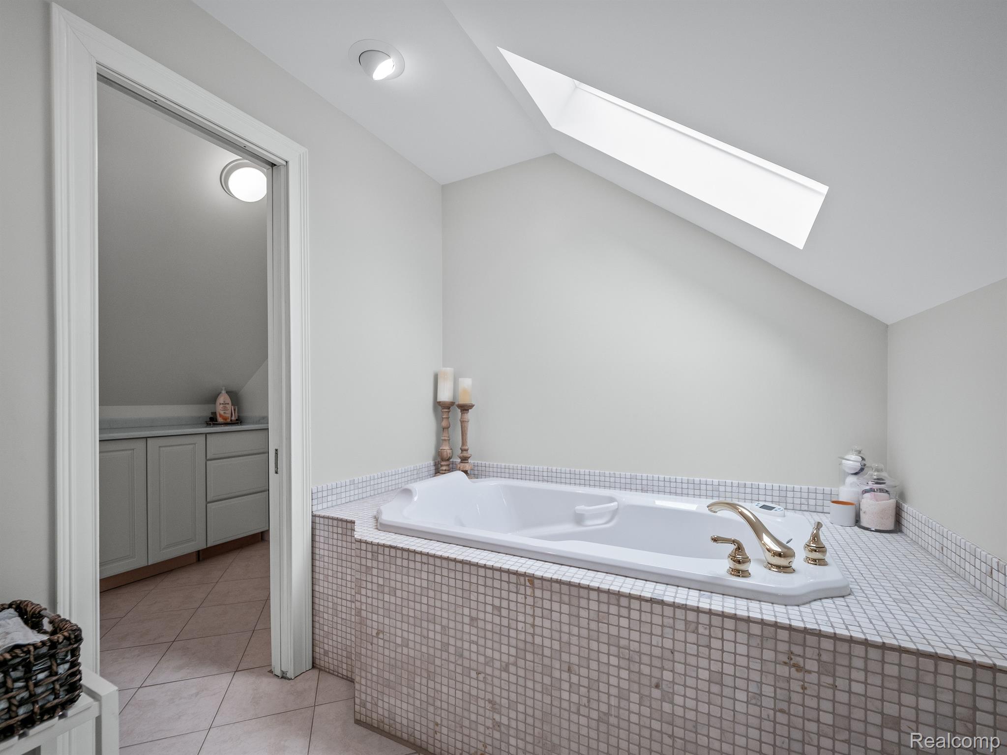 16986 LOCHERBIE Avenue