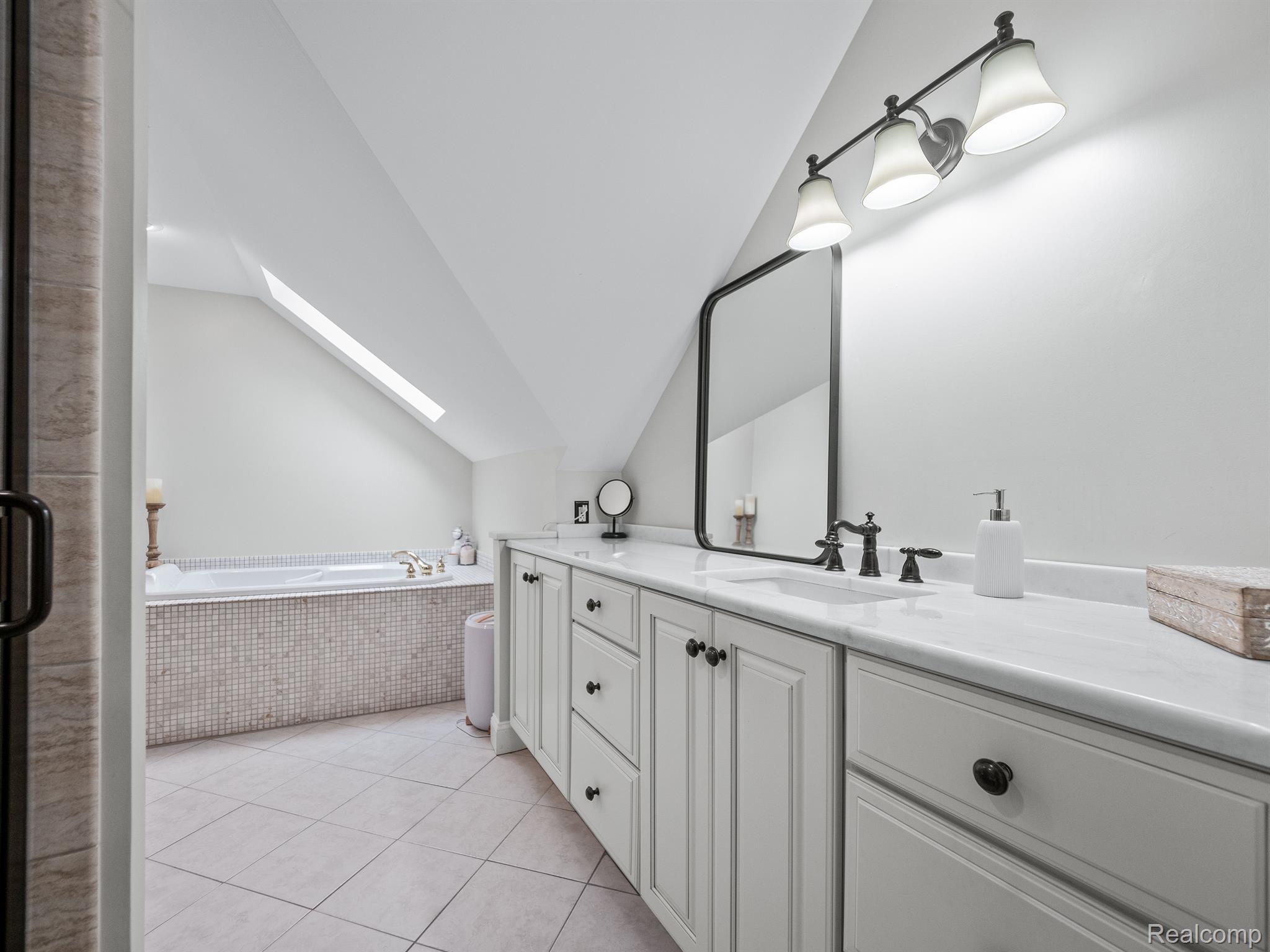 16986 LOCHERBIE Avenue