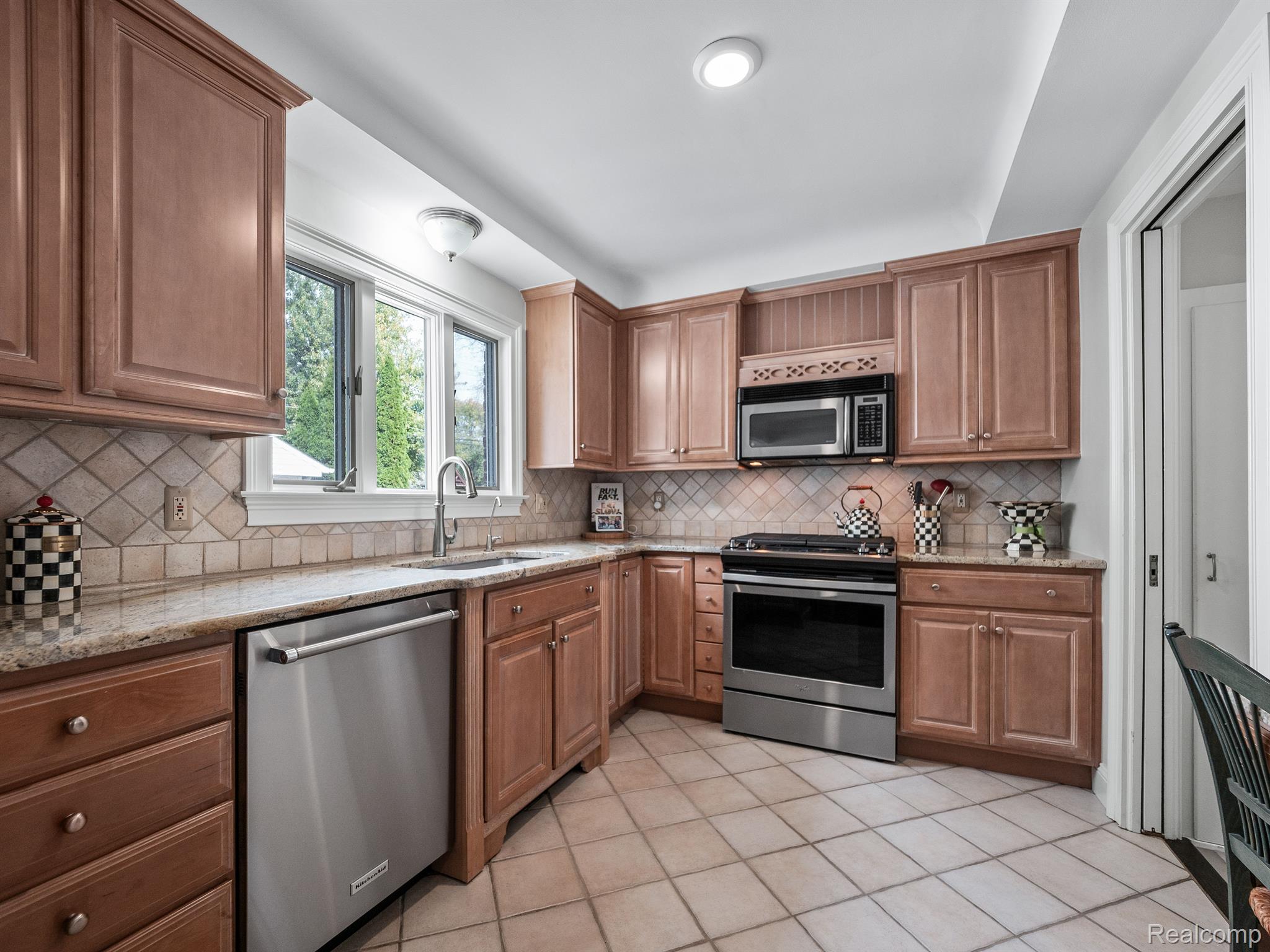 16986 LOCHERBIE Avenue