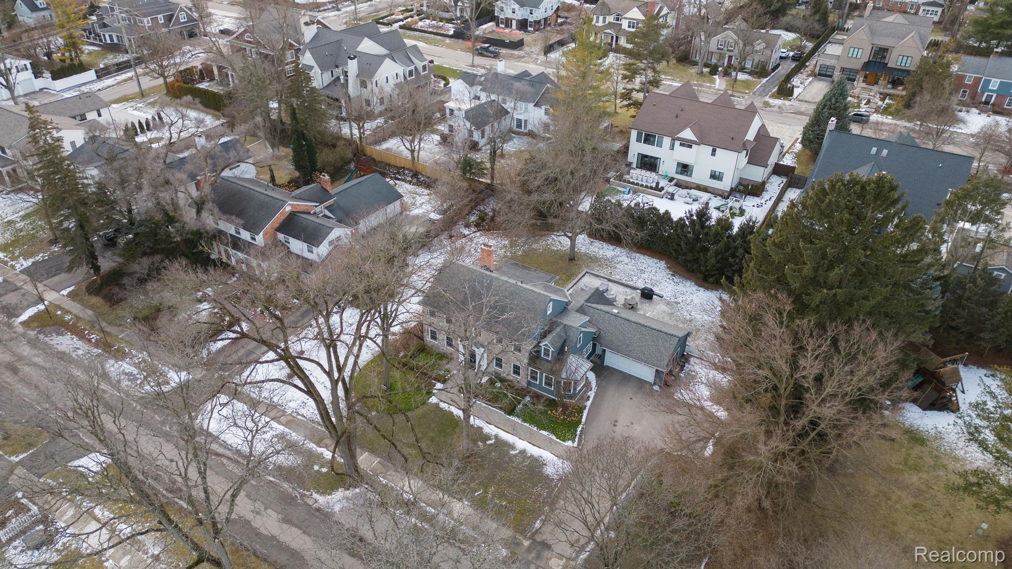 1211 WILLOW Lane