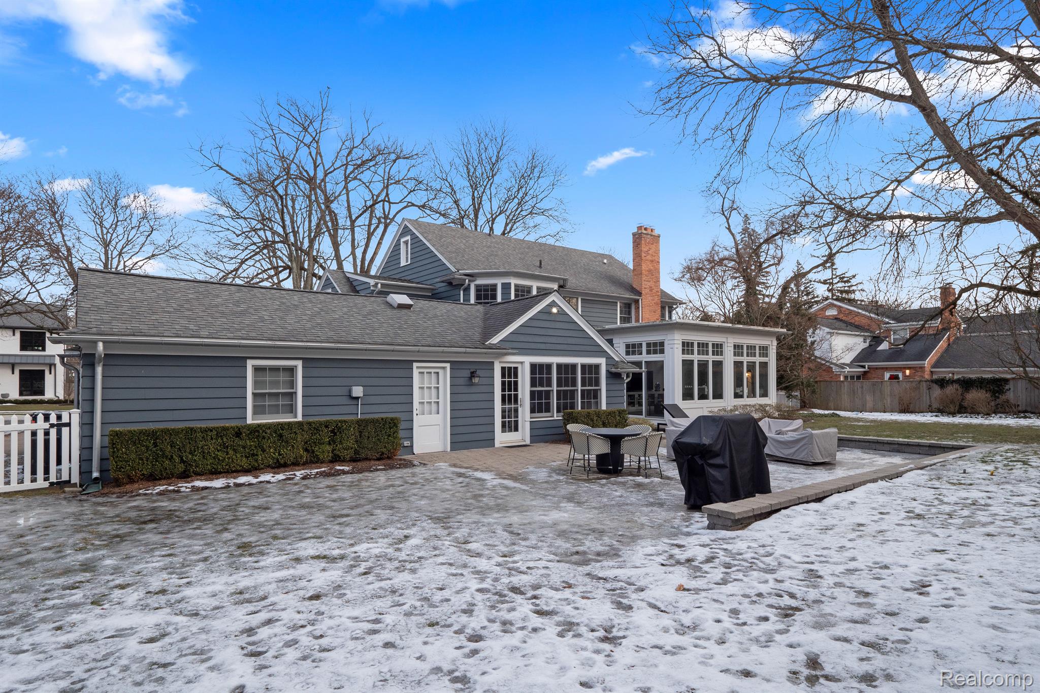 1211 WILLOW Lane
