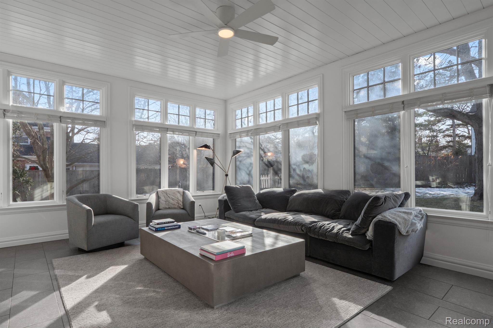 1211 WILLOW Lane