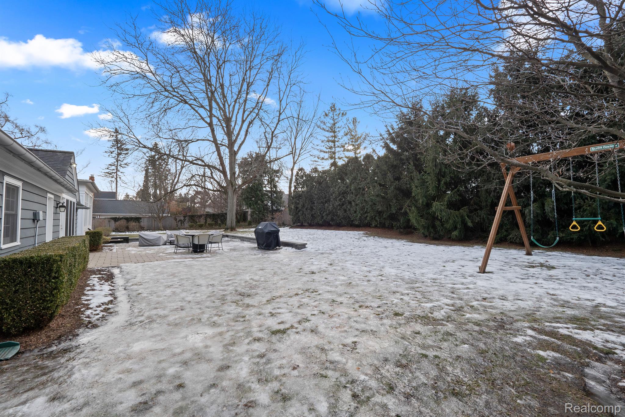 1211 WILLOW Lane