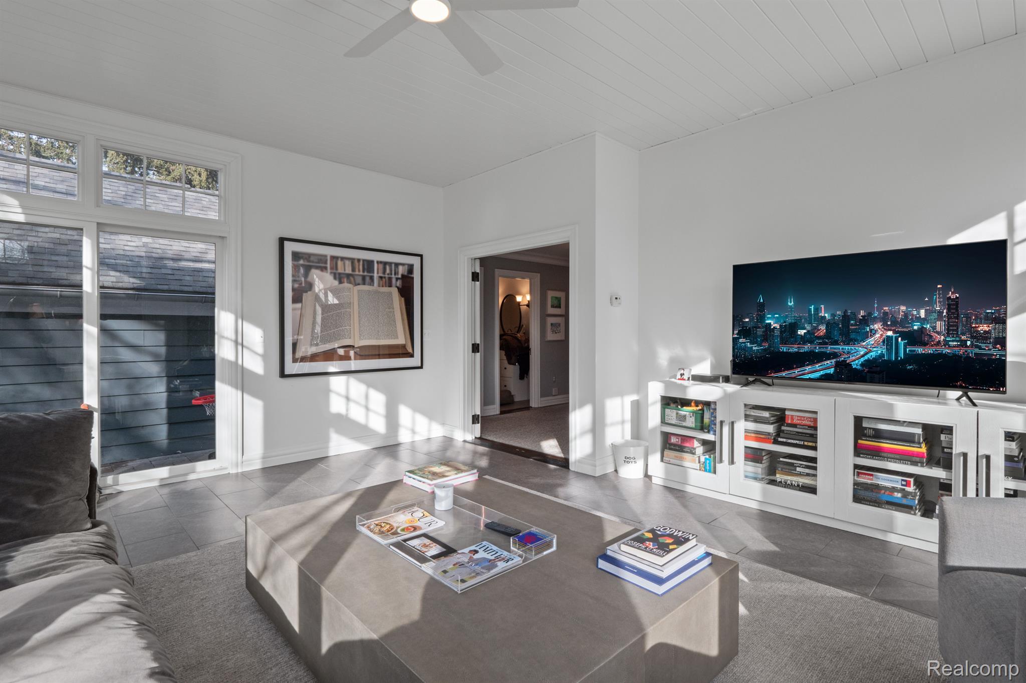 1211 WILLOW Lane