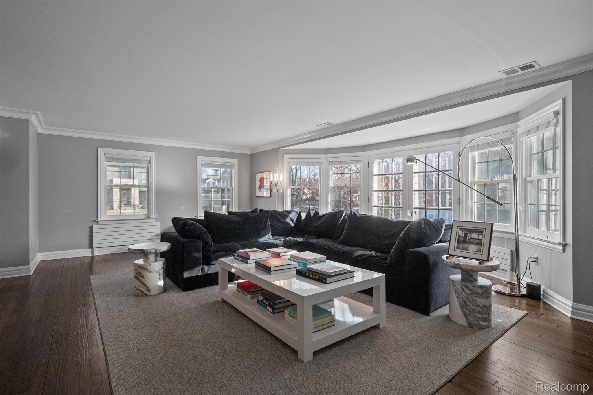 1211 WILLOW Lane