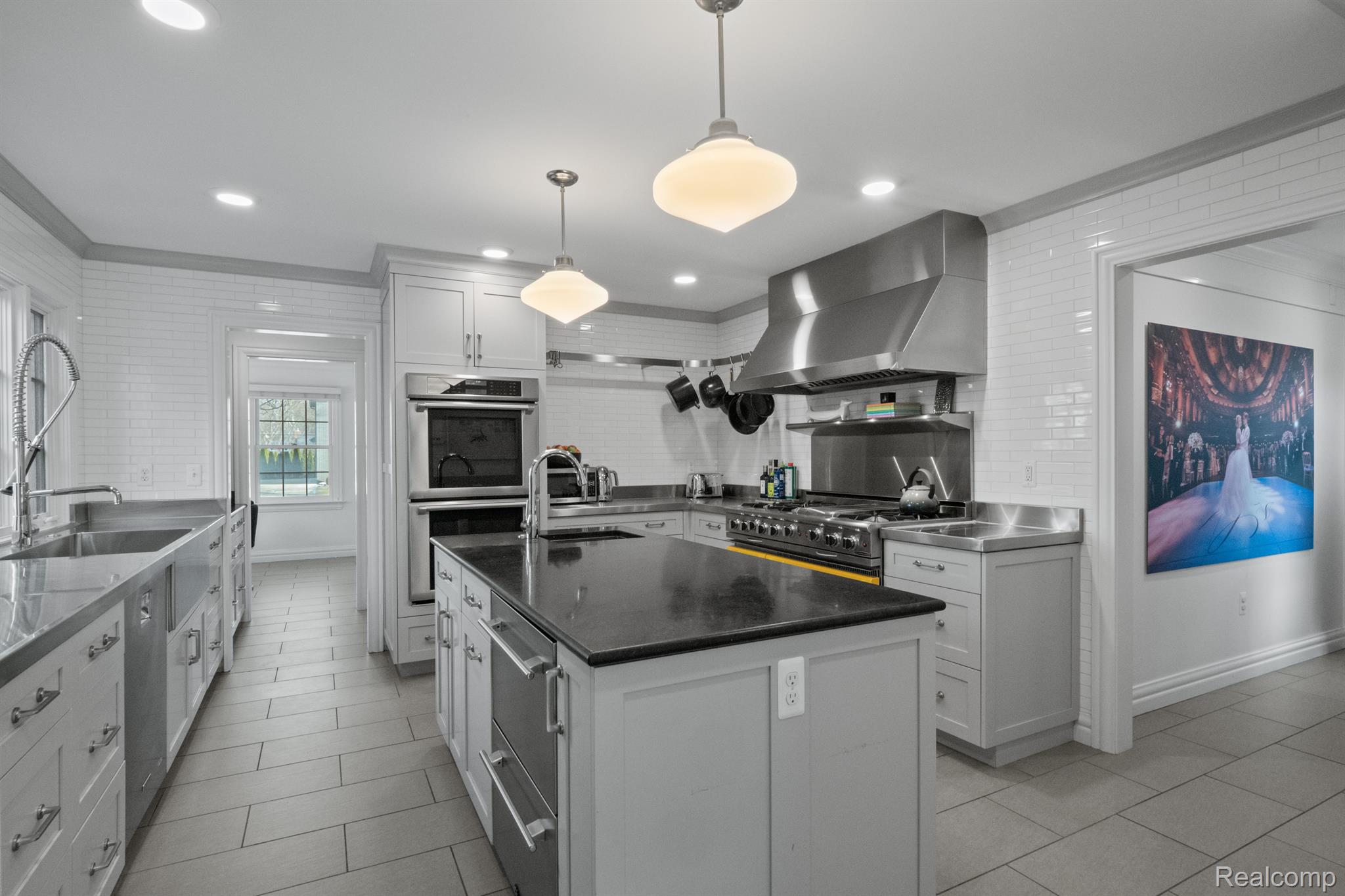1211 WILLOW Lane