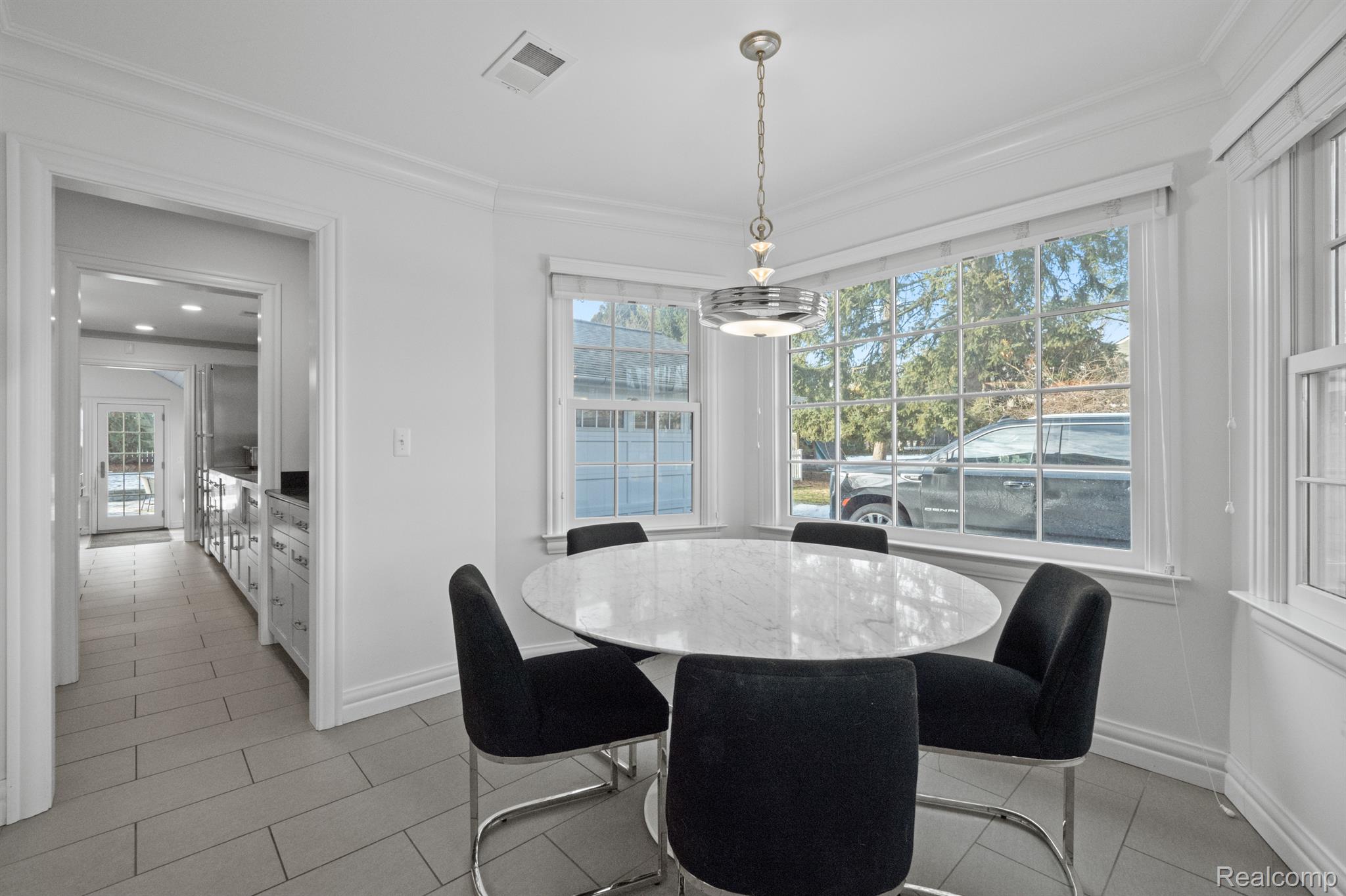 1211 WILLOW Lane