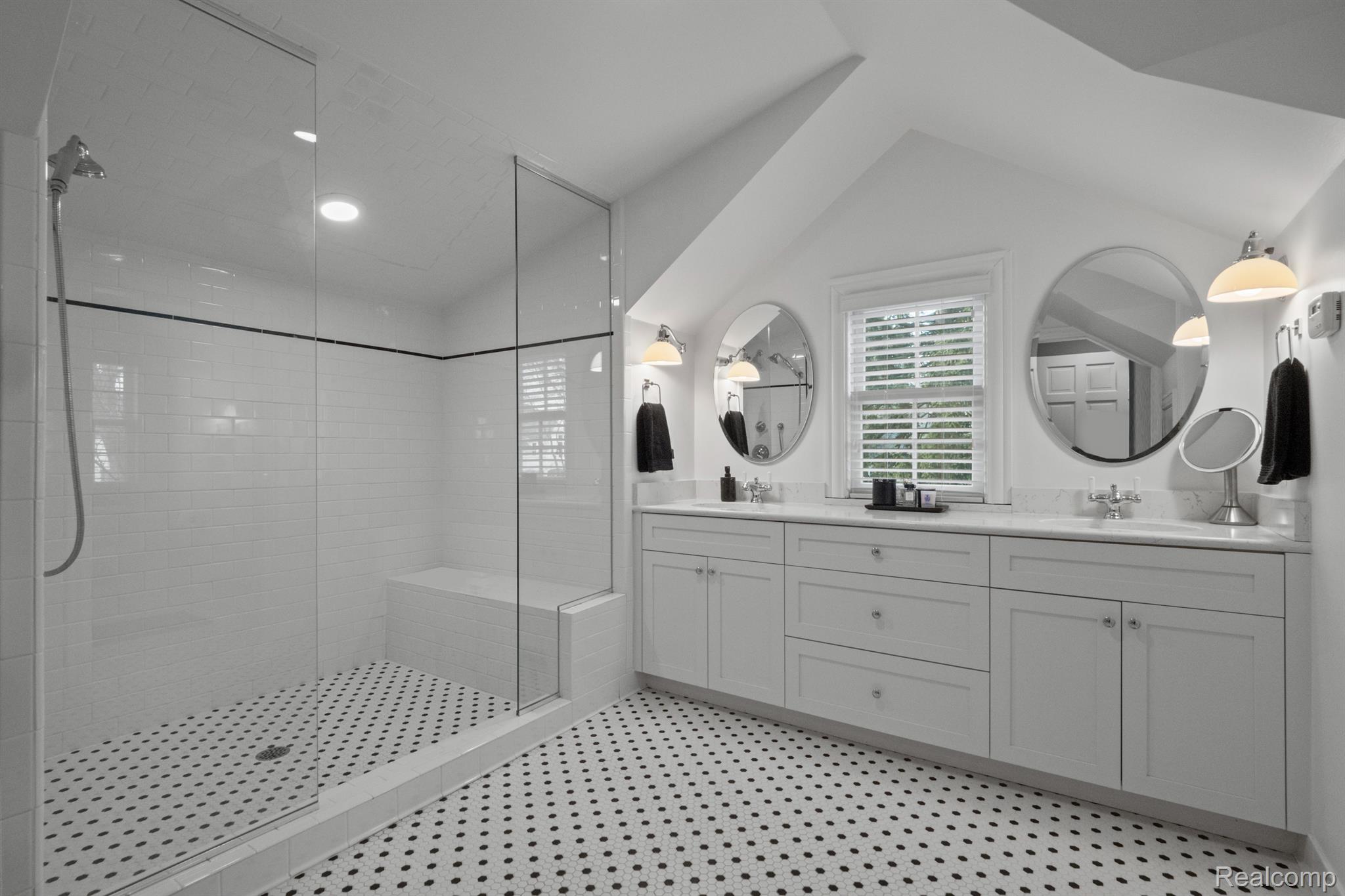 1211 WILLOW Lane