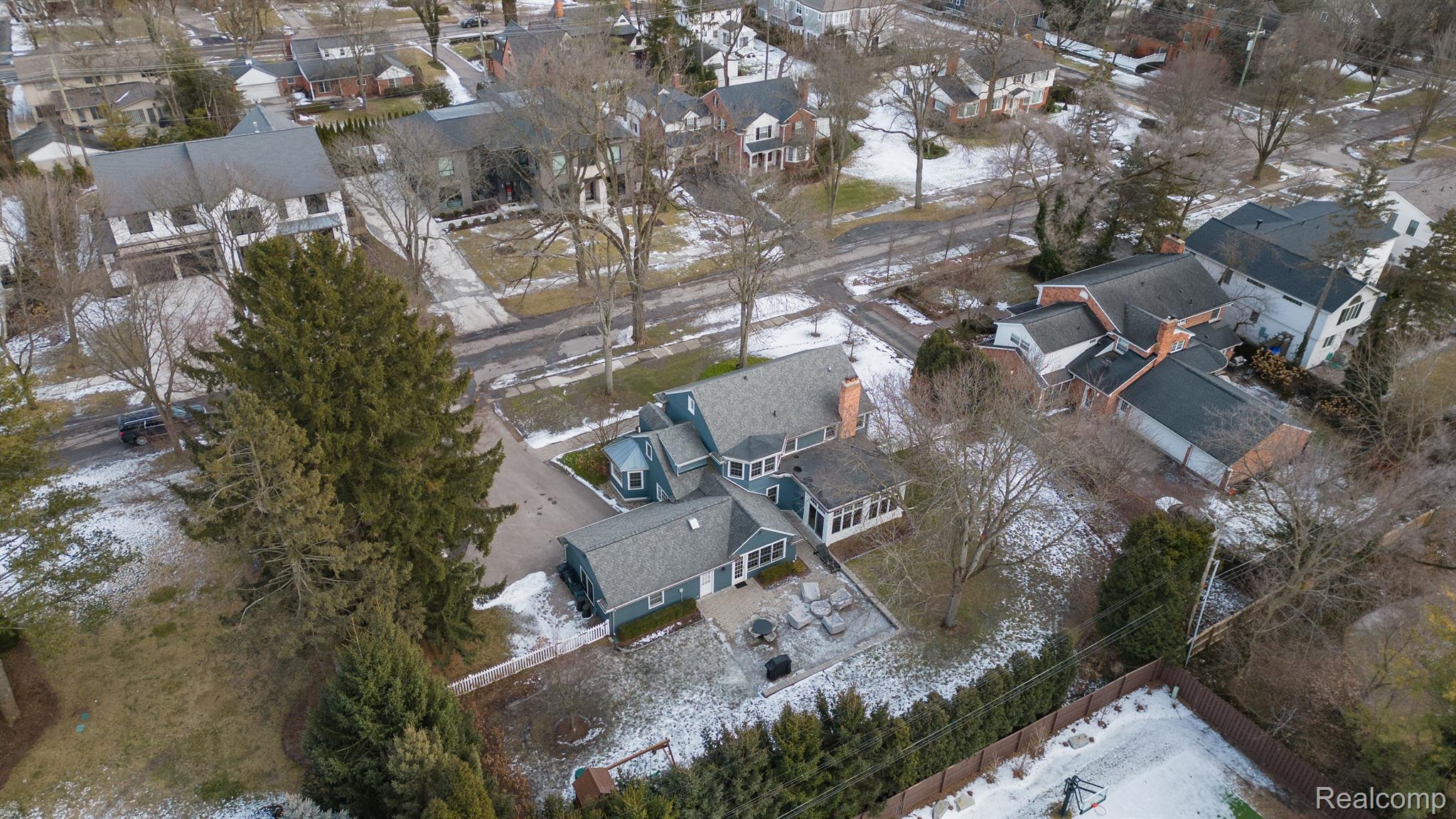 1211 WILLOW Lane