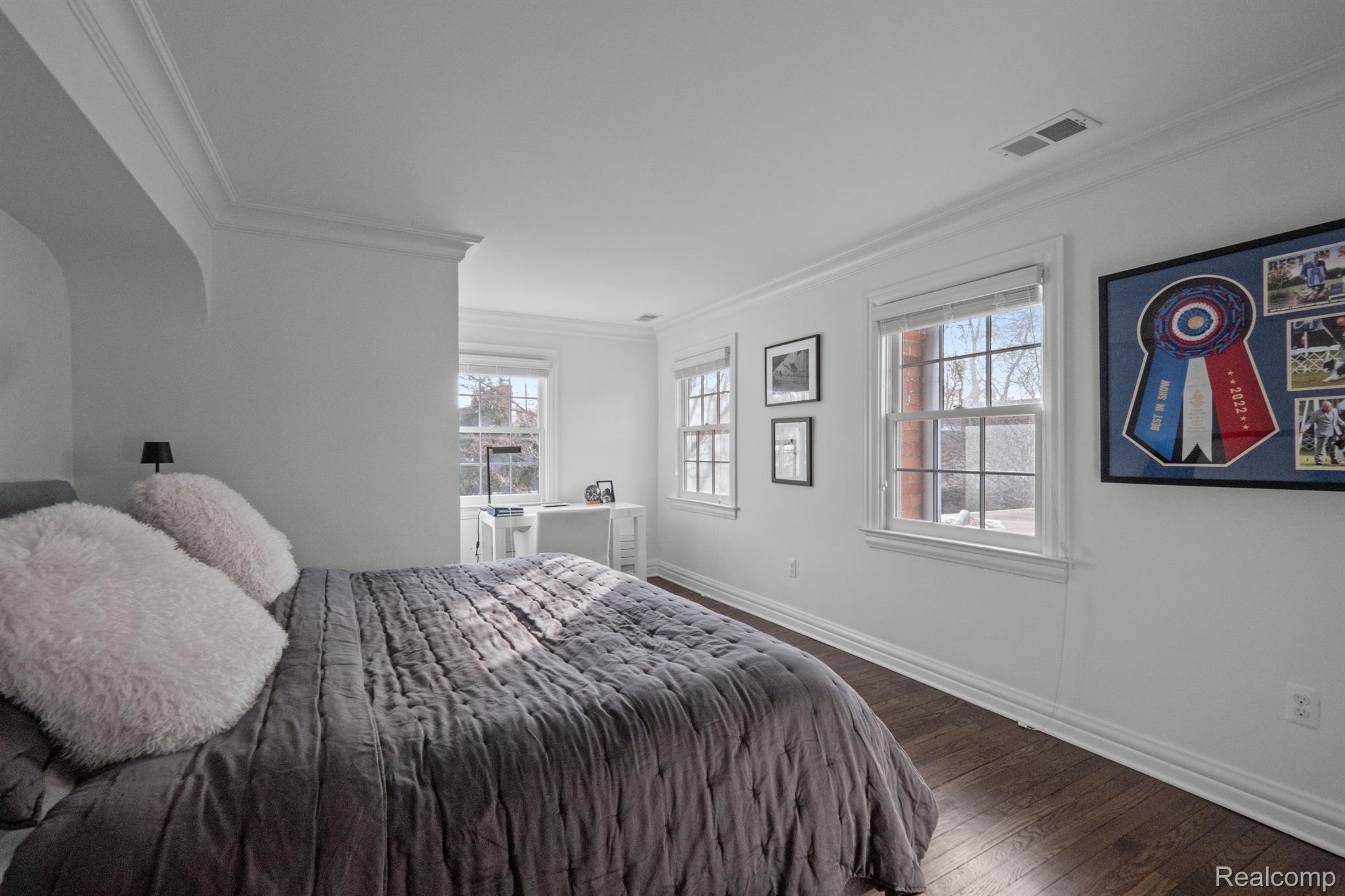 1211 WILLOW Lane