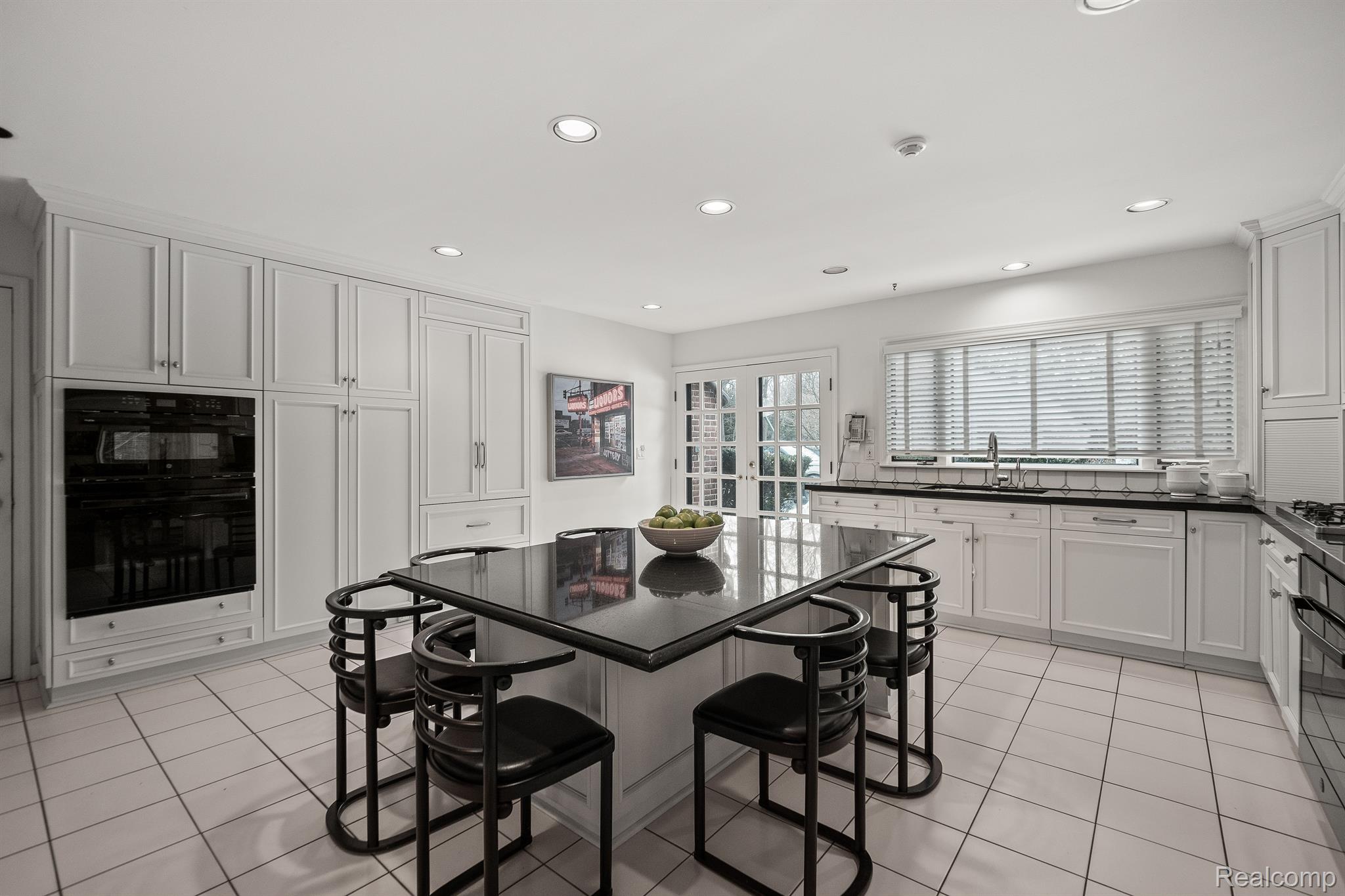 1370 COUNTRY CLUB Road