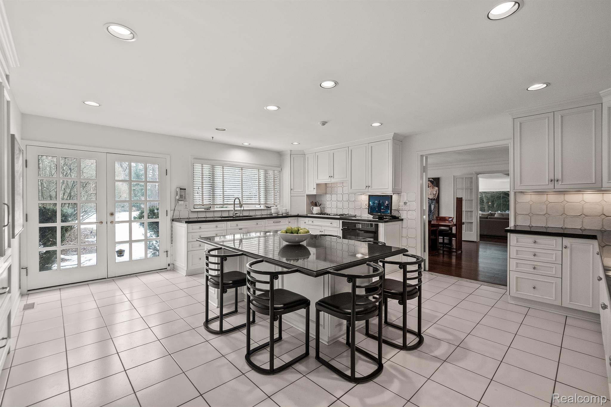 1370 COUNTRY CLUB Road
